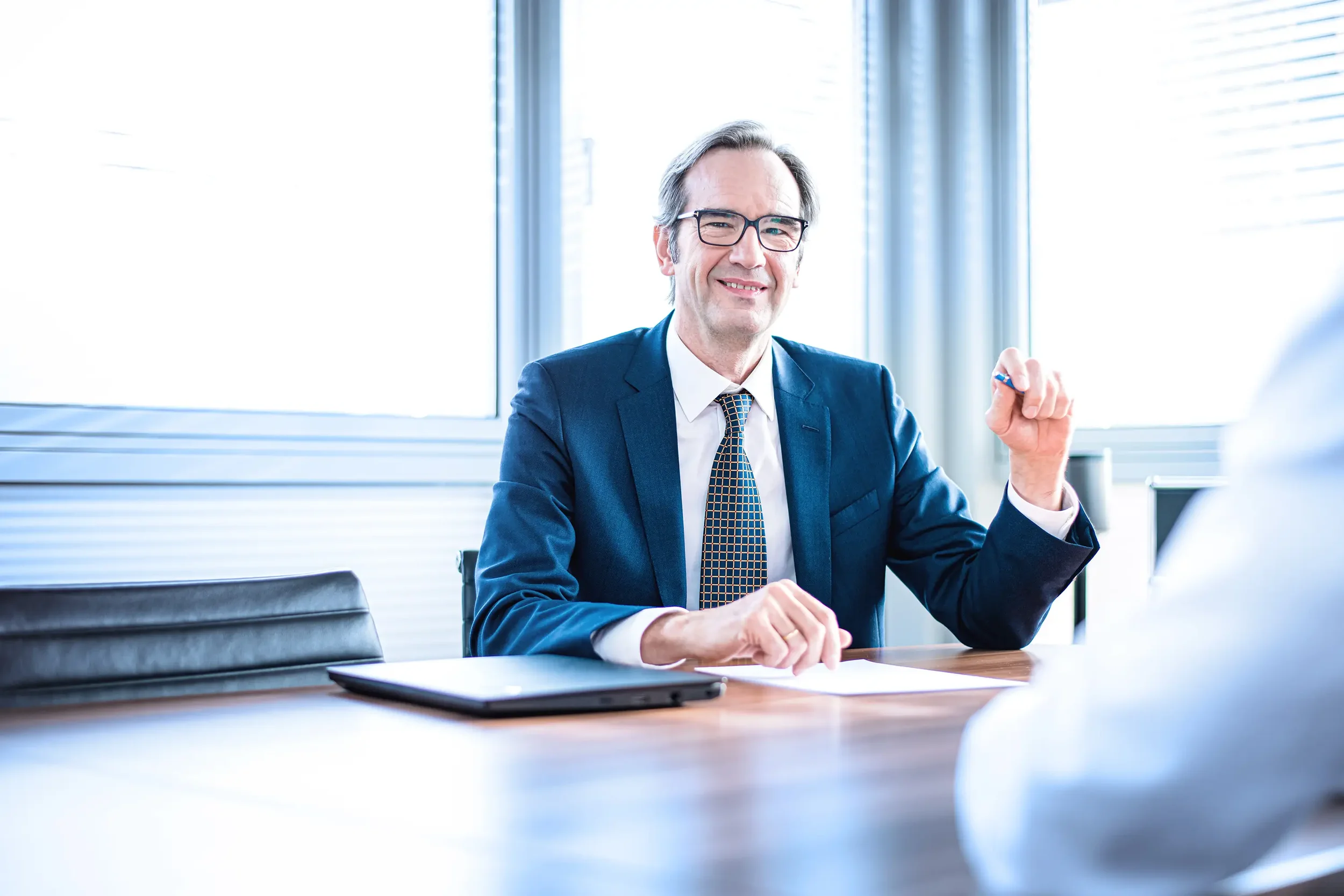 Moderne Arbeitsplatz-Portraits für Unternehmen in Potsdam – authentisch und hochwertig.