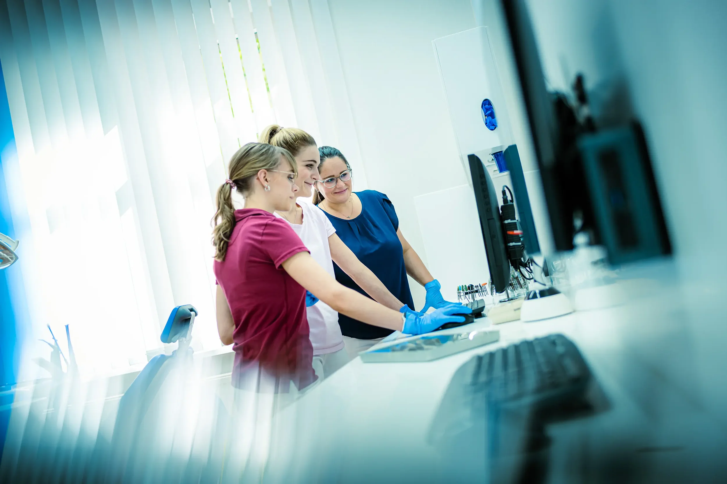 Behandlungsaufnahme Praxisfotografie in einer modernen Zahnarztpraxis – vertraulich & patientenfreundlich in Falkensee.