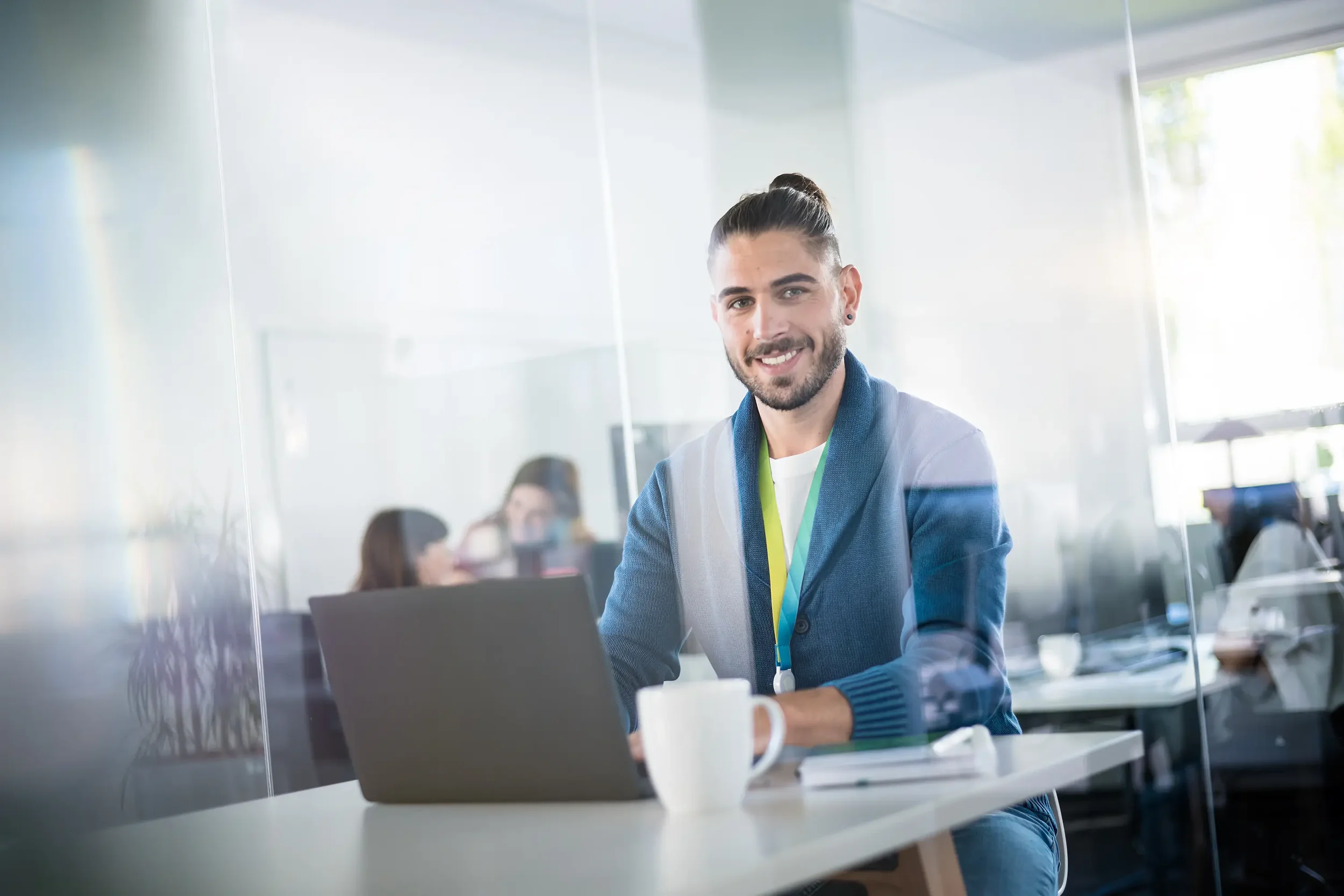 Hochwertige Unternehmensfotografie in Prignitz – Mitarbeiterportraits im echten Arbeitsumfeld.