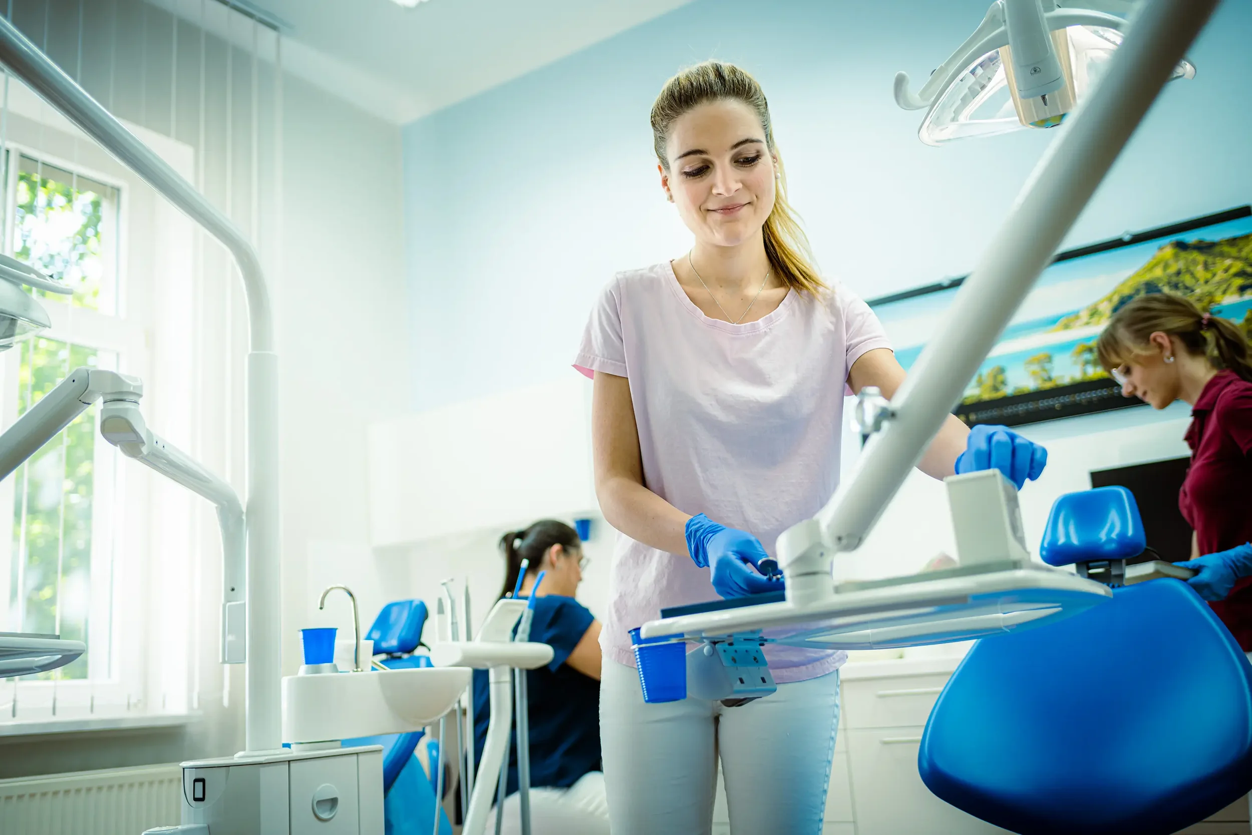 Helles Behandlungszimmer einer Arztpraxis Praxisfotografie– ideal für Web & Google My Business in Hennigsdorf .