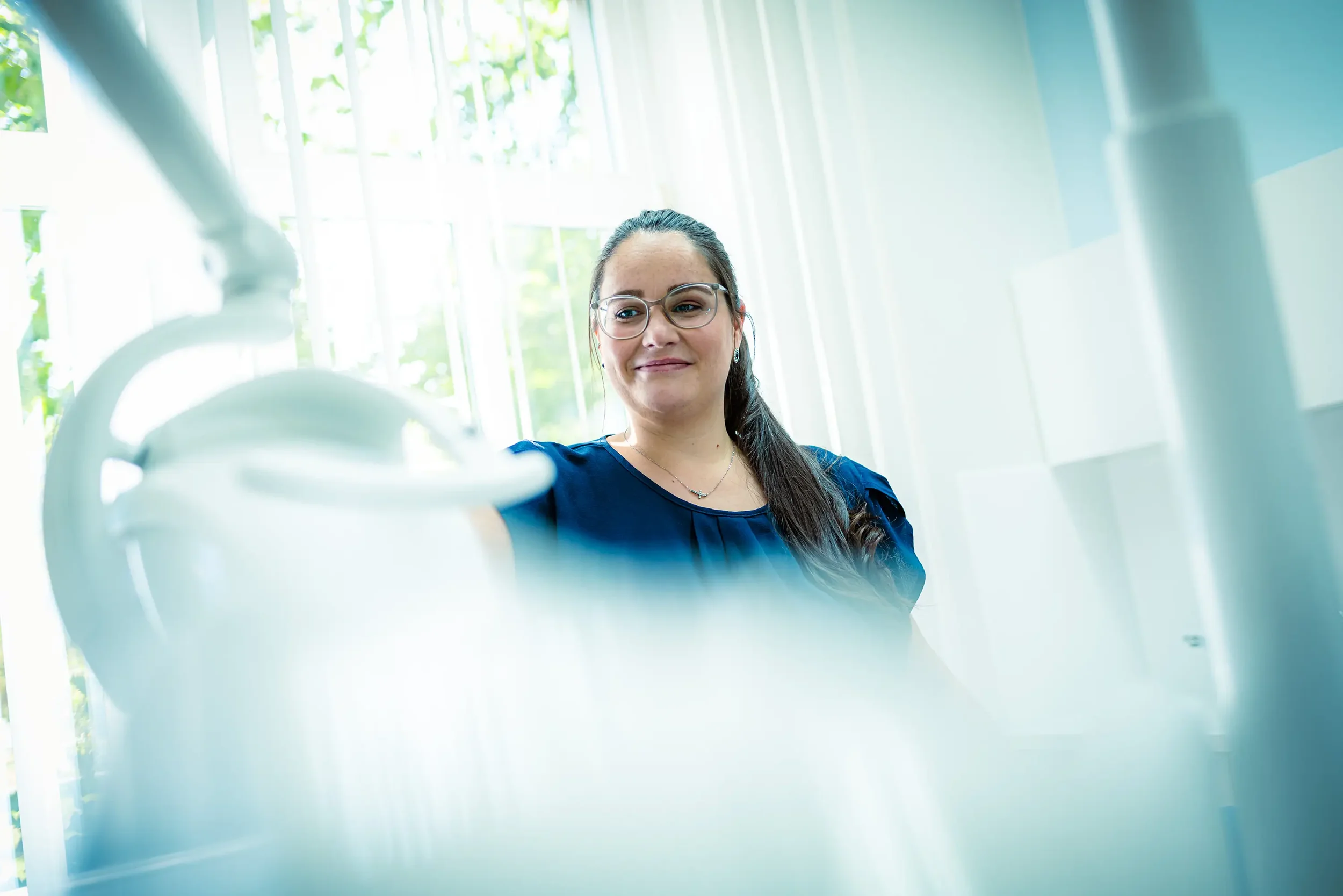 Helles Behandlungszimmer einer Arztpraxis Praxisfotografie– ideal für Web & Google My Business in Hennigsdorf .