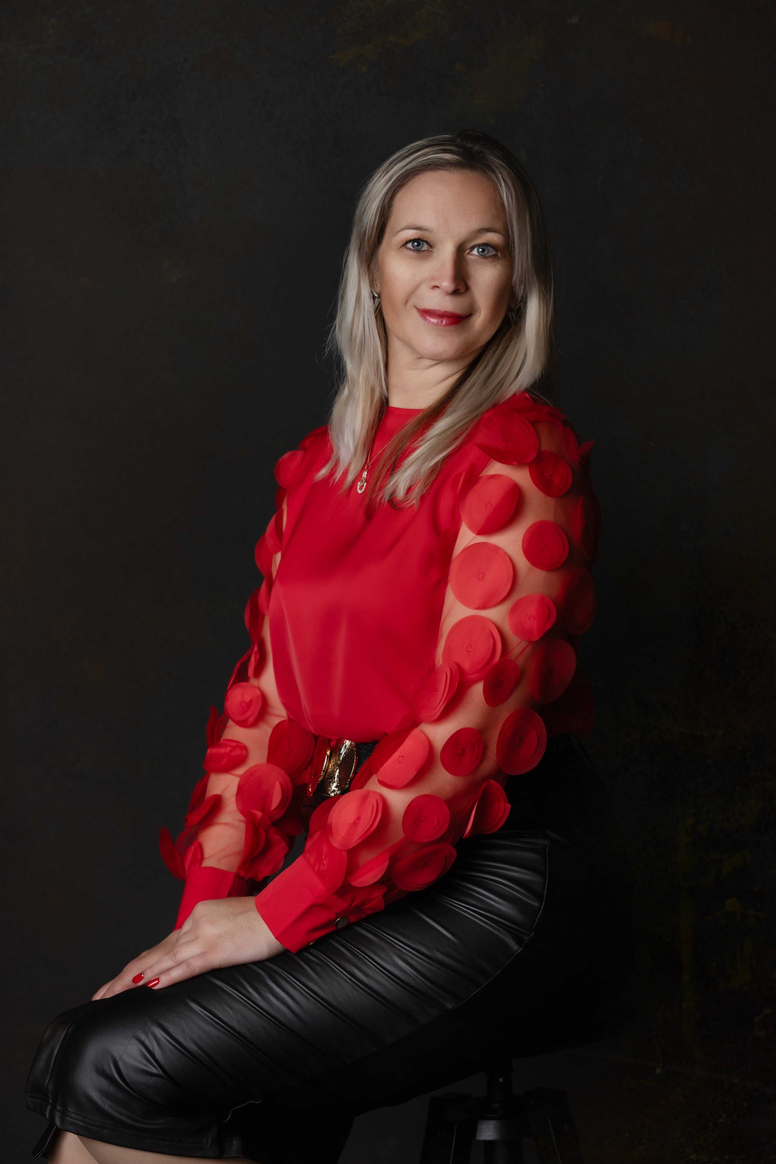 személyes-márka-brandig-női-portré-fotózás-hossó-klaudia-photography-stúdió-budapesten