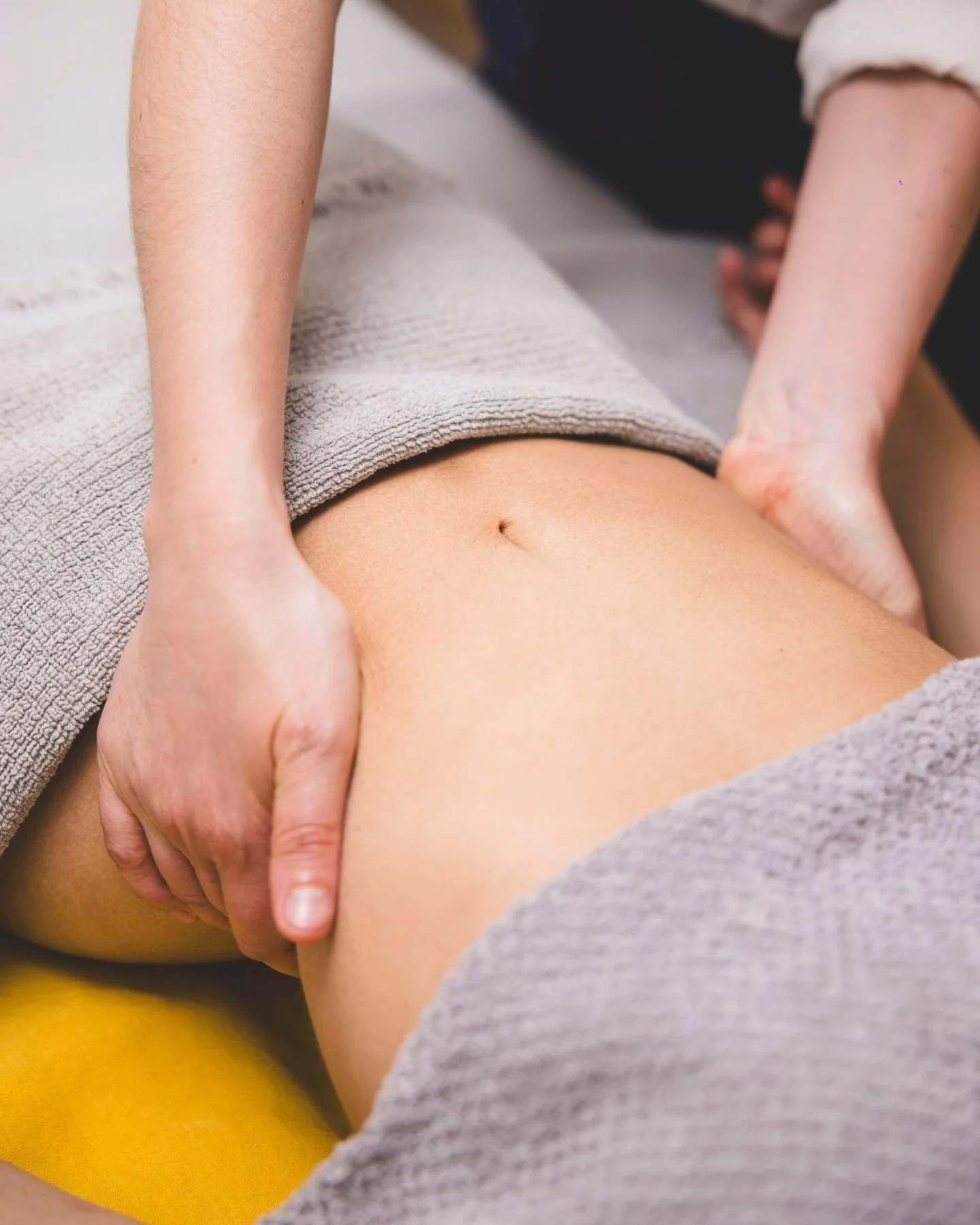 &Agrave; La Canop&eacute;e, diff&eacute;rentes approches du soin se rencontrent.

Le yoga et le pilates en s&ucirc;r, et aussi le massage avec @tara.holistic et @maison.massage et l&rsquo;ost&eacute;opathie avec @mathieu.luce.
Chaque pratique agit de