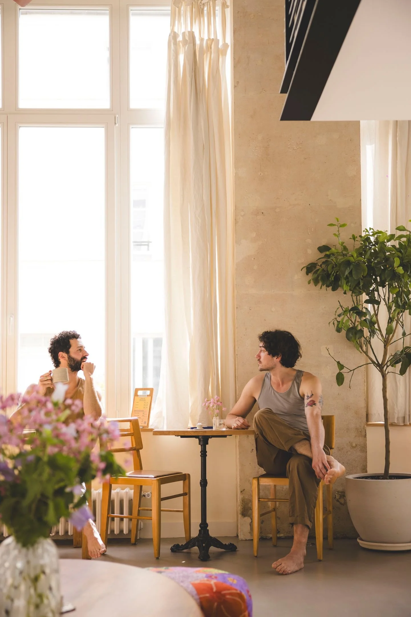 espace café dans un studio de yoga
