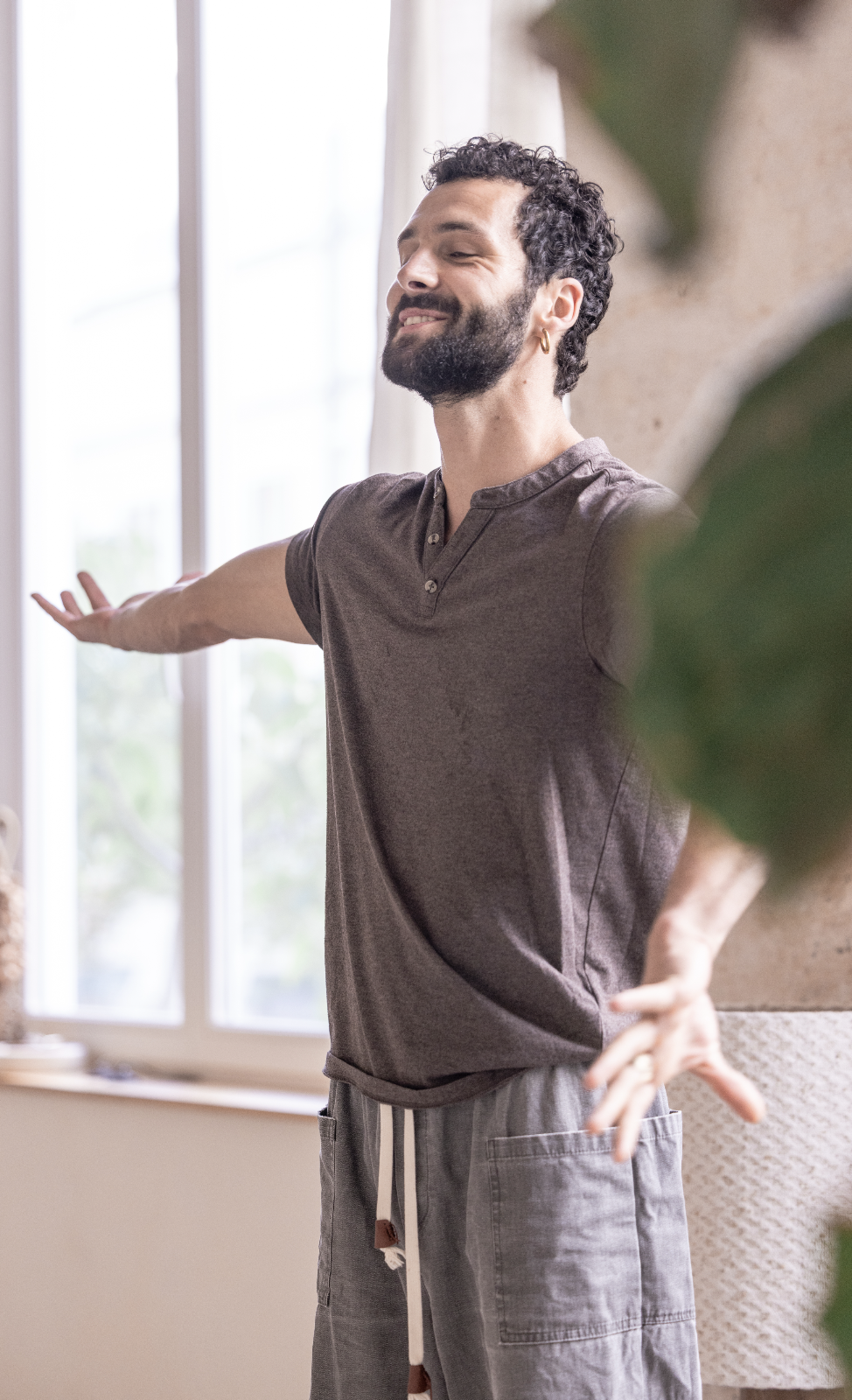 Adam Migevant professeur de yoga à La Canopée Paris
