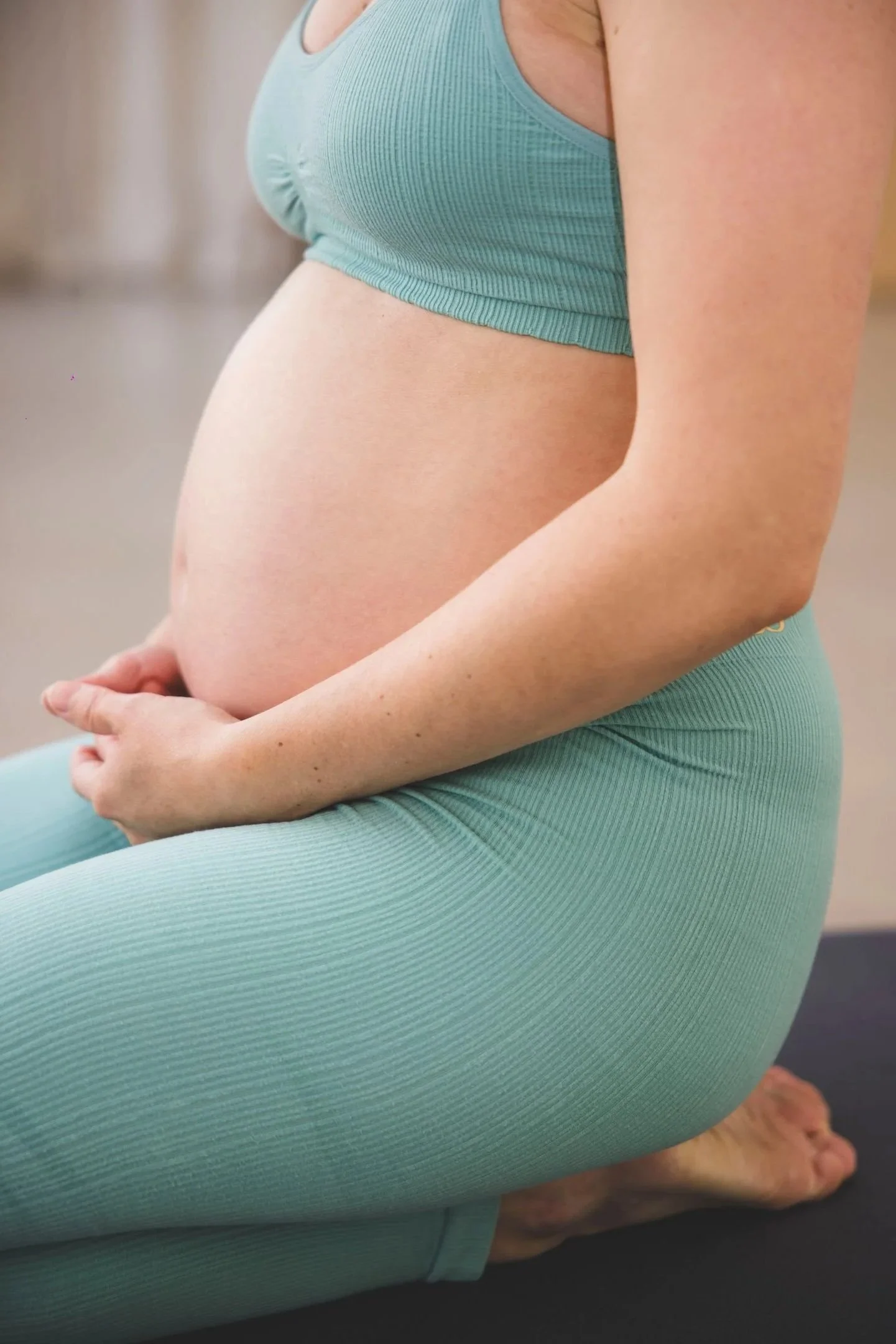 Yoga pour la parentalité, postnatal et prénatal à Paris la Canopée