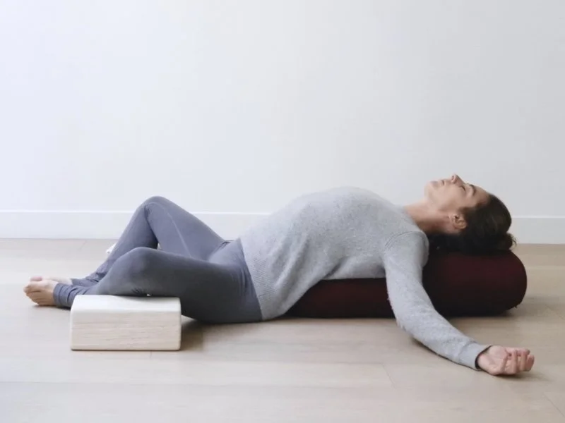 Les bienfaits et les origines du yoga Yin — La Canopée