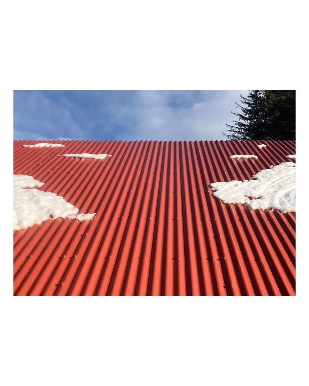 We had snow fall a few weeks ago up at our community project for @corbeniccamphillcommunity 

The red roof was looking sharp against the white, and the sun came out to really show how stunning a location our site is. 

The roof is now complete, and t