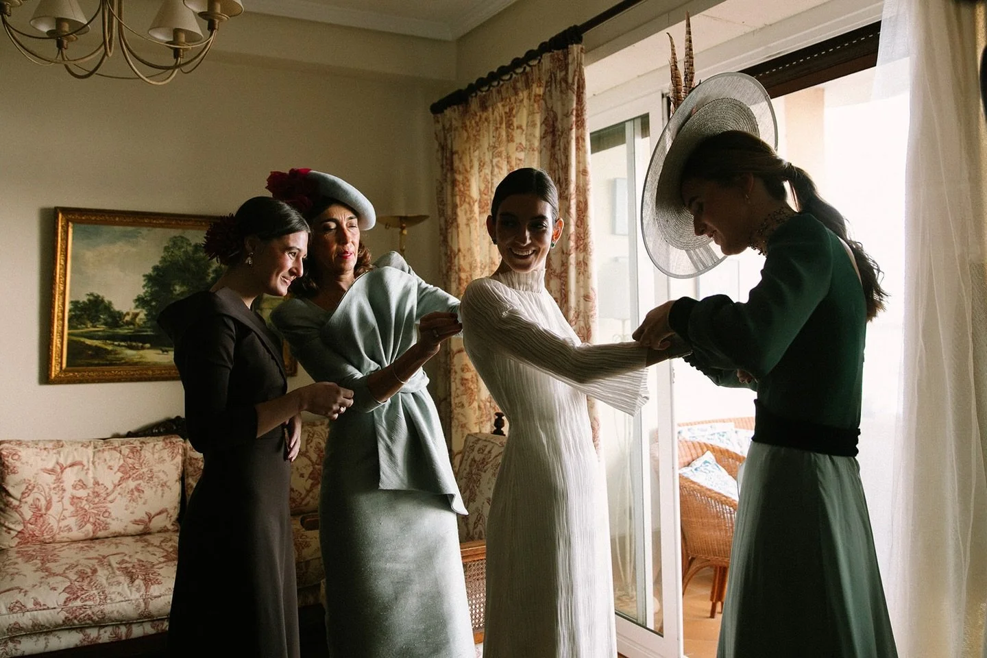 Entre tocados y pamelas