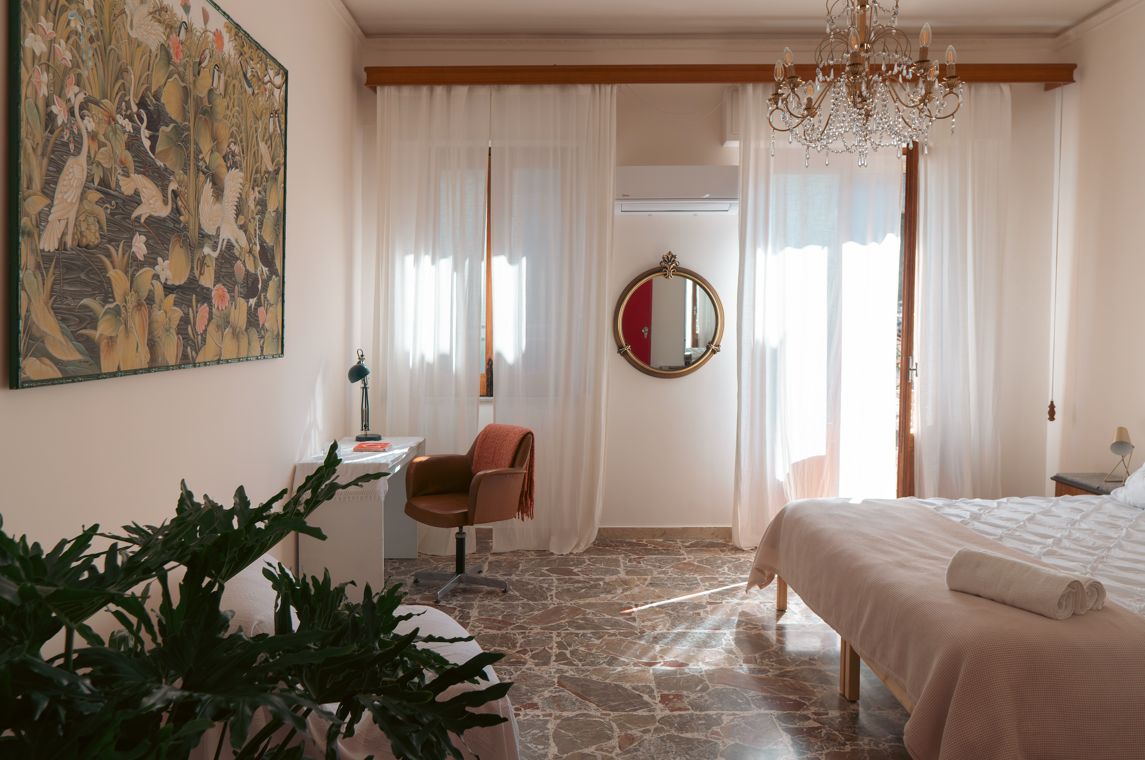 Women's coliving space in Sicily for solo female travelers, artists and digital nomads


