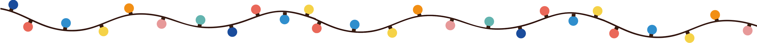 Une guirlande lumineuse avec des ampoules de différentes couleurs suspendue contre un fond transparent.