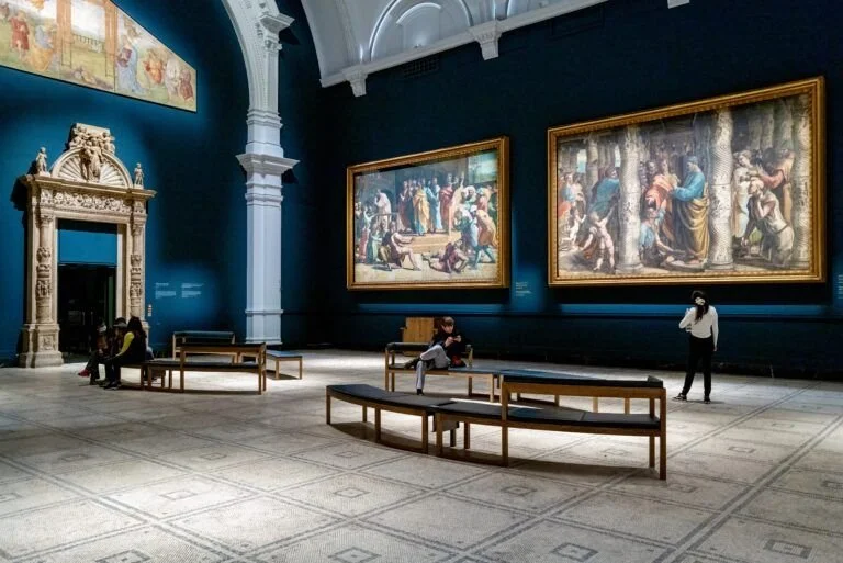 Visitors in the Raphael Court