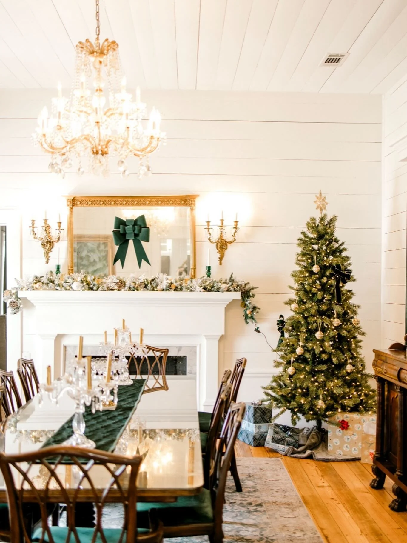 ✨ Christmas at the Estate is nothing short of magical. Office parties to family reunions, holiday dinners, and even a cozy Friendsgiving, our historic home turns every gathering into something truly special. 🎄

We still have a few dates left for hol