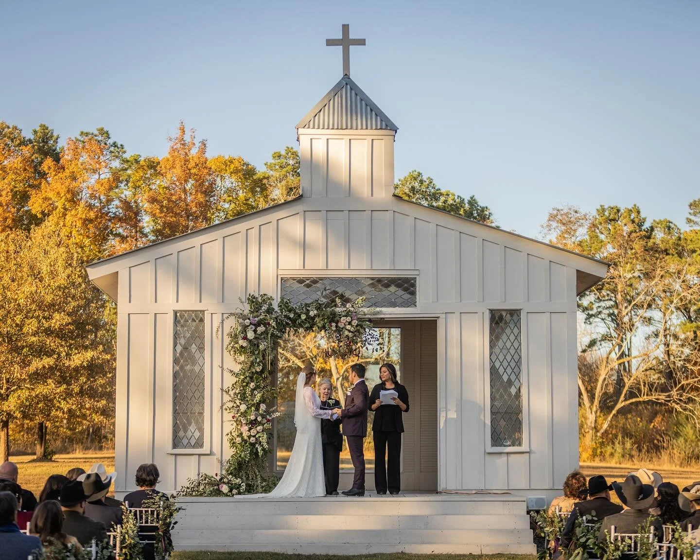 There&rsquo;s something about the chapel in the fall light that feels sacred. 🍂

Timeless and simple. 

💐: @twobloomsdesigns 

#EstateLesChenes #LouisianaWeddingVenue #SouthernWeddings #ChapelCeremony #MindenEvents