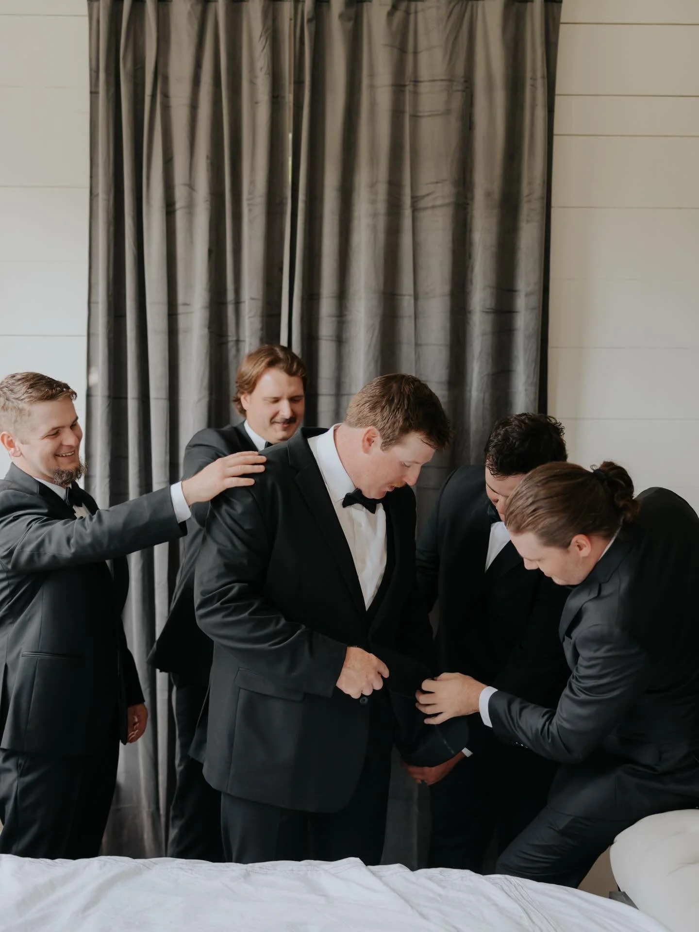 The groom&rsquo;s suite deserves its moment too.

Private, comfortable, and filled with natural light. Because the getting-ready moments matter on both sides of the day. 

📸 : @hannahwheatonphotography 

#groomsman #groomsuit #groom