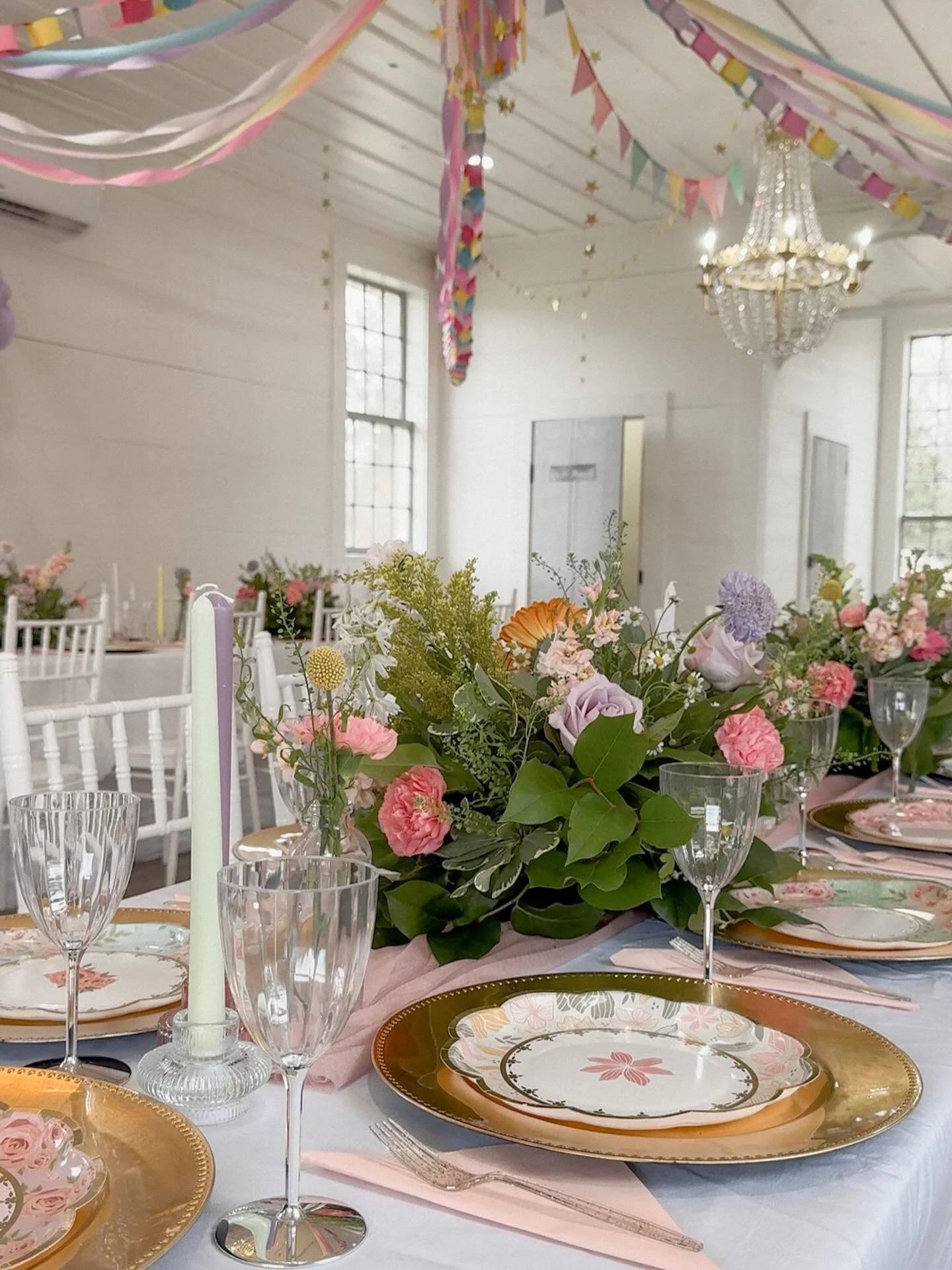 We are so excited to announce that Estate Les Ch&ecirc;nes is now offering curated party packages.  Where the space, styling, and atmosphere are thoughtfully handled for you.

You simply bring the food.
We take care of the beauty.

Because hosting sh