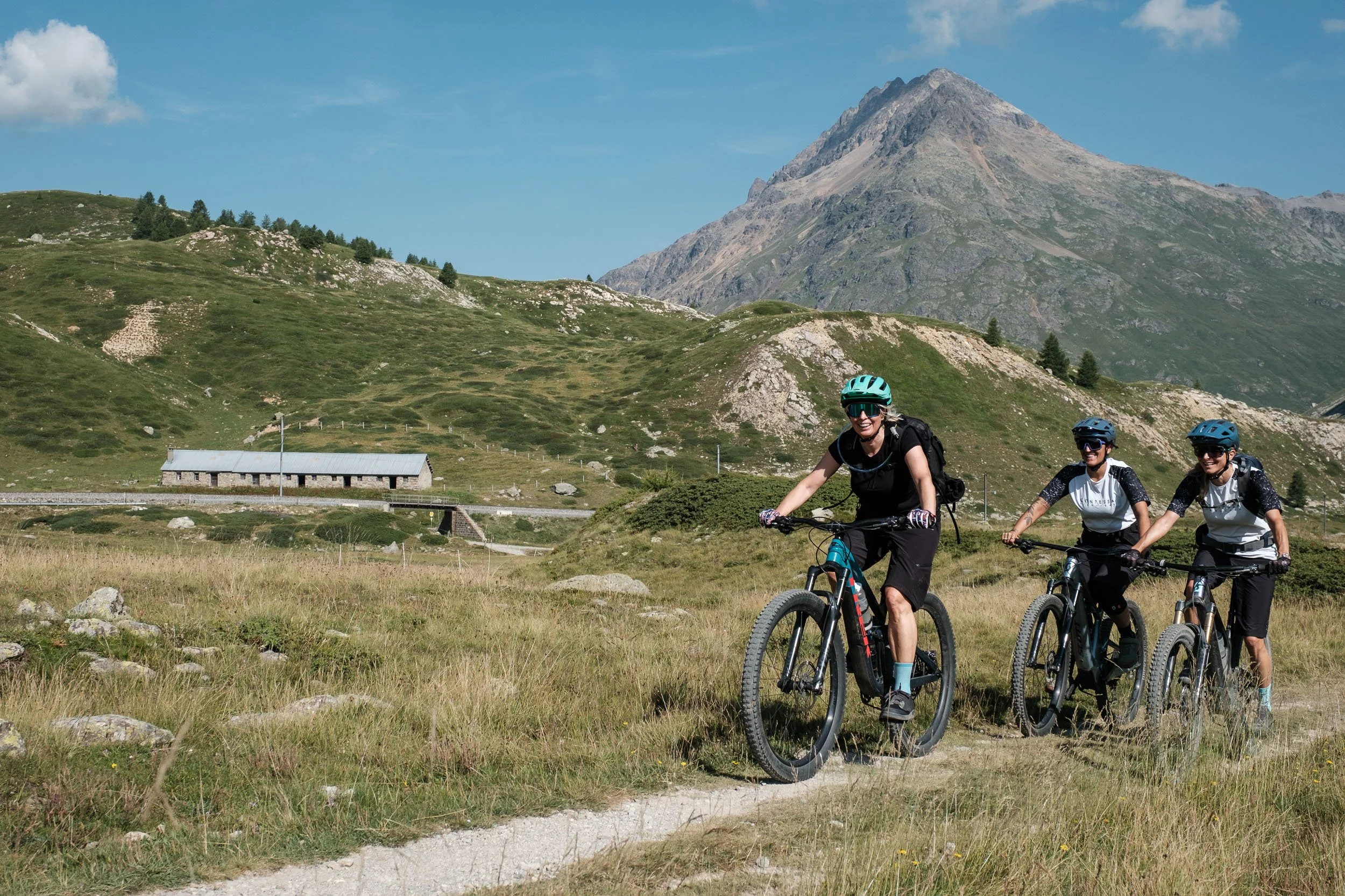 las-ciclistas-mtb-frauen-engadin-schweiz-1.jpg