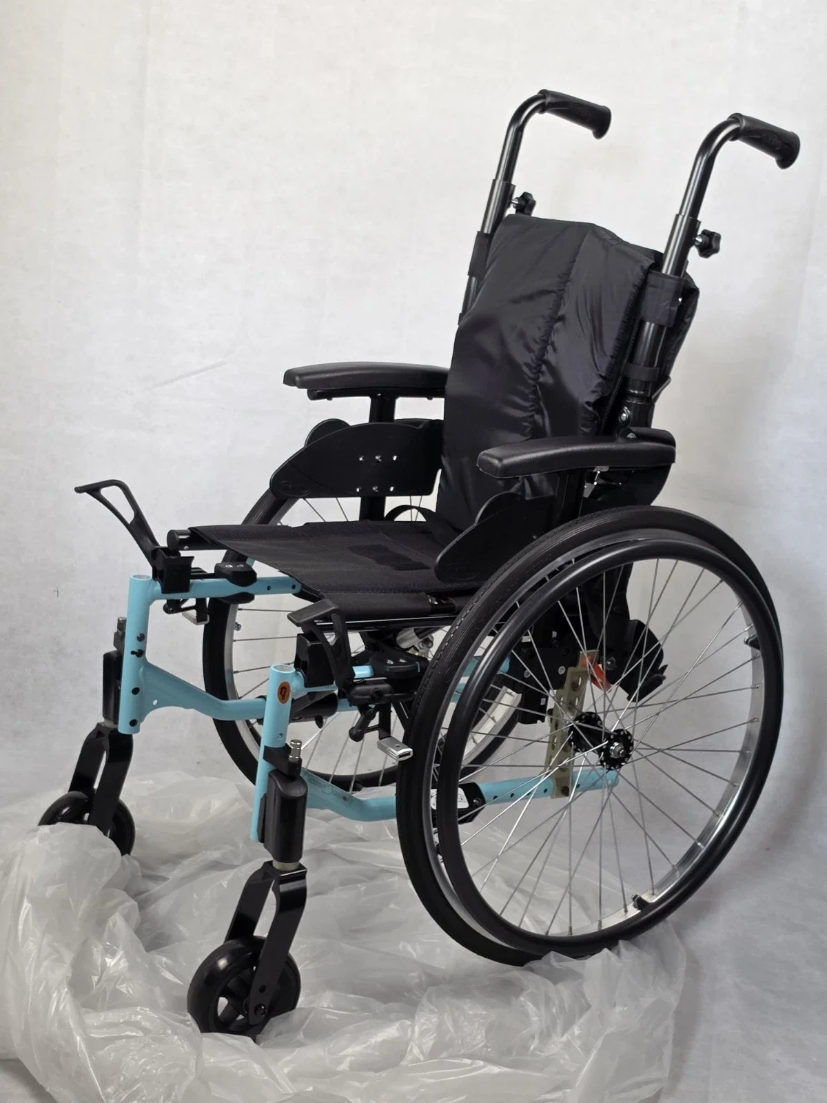 Invacare Action 3 Junior Evolutive Wheelchair