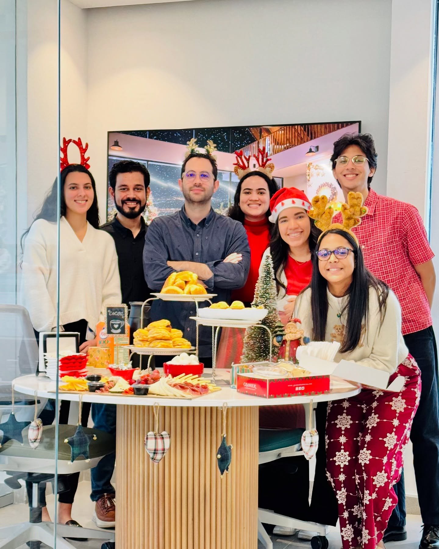 &iexcl;Feliz Navidad de parte de todo nuestro equipo! 🎅🏻

(Yes, yes&hellip; we&rsquo;ve been busy &hellip;)