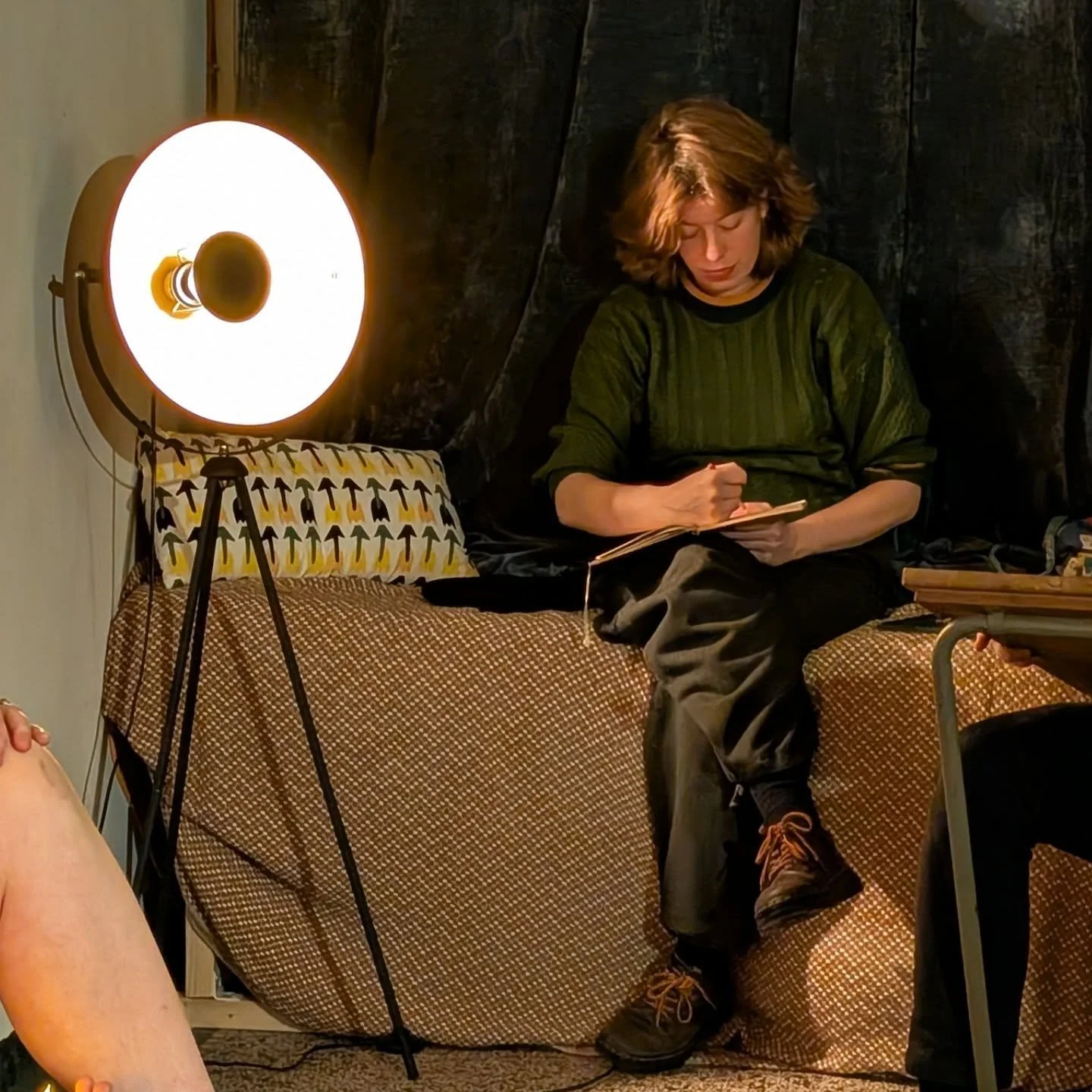 De eerste donderdag sessie van het jaar! Bedankt allemaal voor de gezellige avond🥰 Zondag zijn we er weer, Meld je aan☀️ Tot snel!
&bull;
&bull;
&bull;
&bull;
&bull;
&bull;
#collectiefeigenwijs #simplynudeness #livemodel #livedrawingsession #art #ar