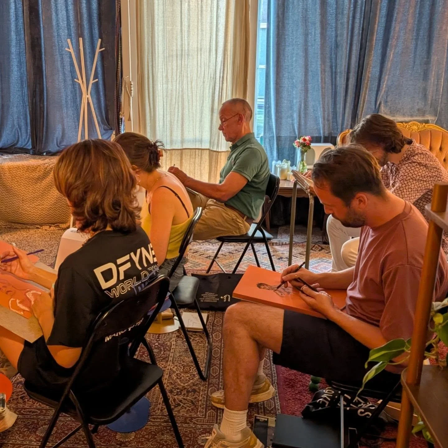 Vanavond werd er weer heerlijk getekend! Dank voor de sessie deelnemers en het model van vanavond 🥰