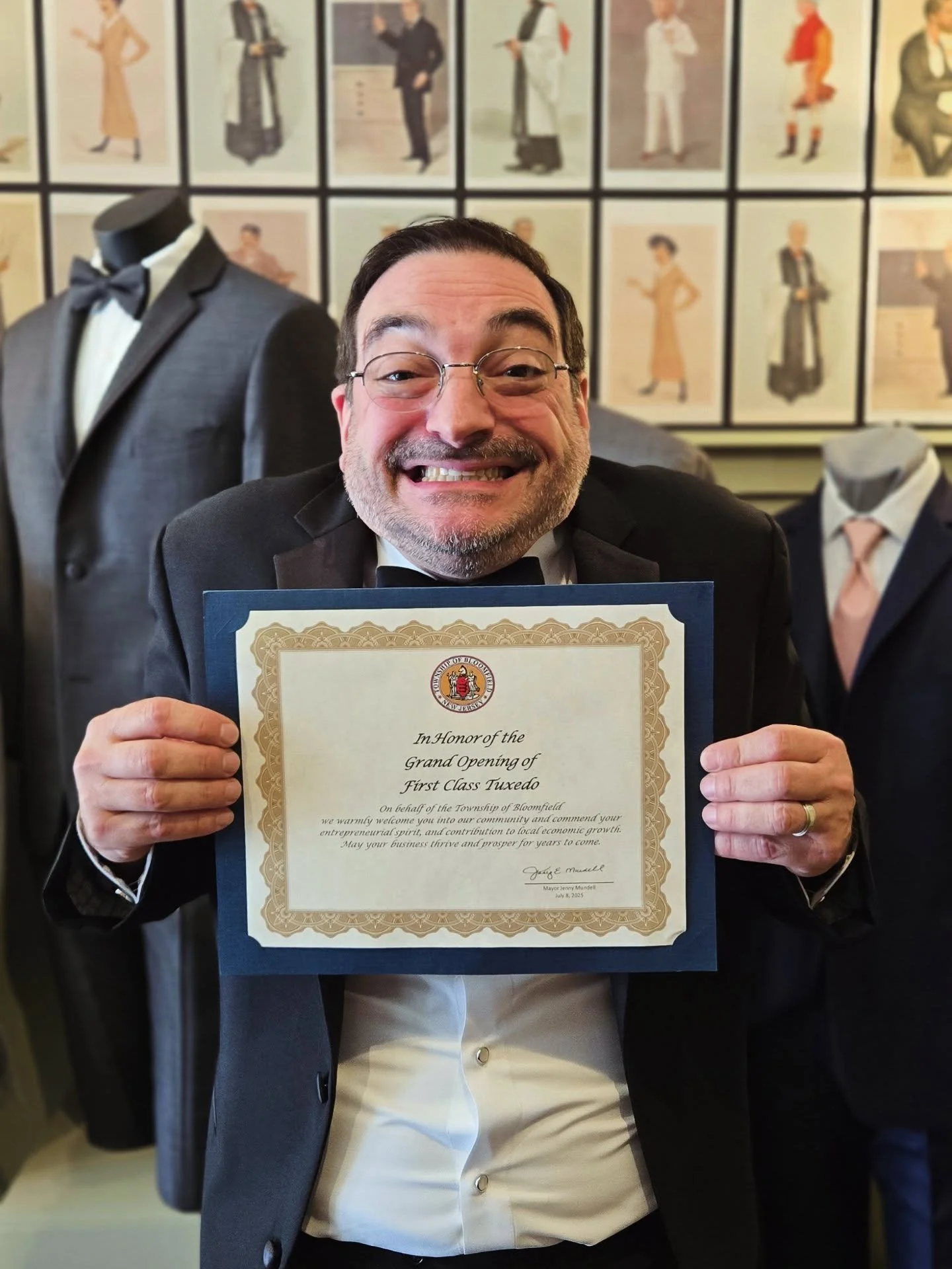 Look what we got from @mundellforbloomfieldmayor
 
Humongous thanks to @mundellforbloomfieldmayor and @rosaleegonzaleznj for dropping by to help us out today - cutting our fancy &quot;tie&quot; ribbon and toasting our future in @bloomfieldtownshipnj 