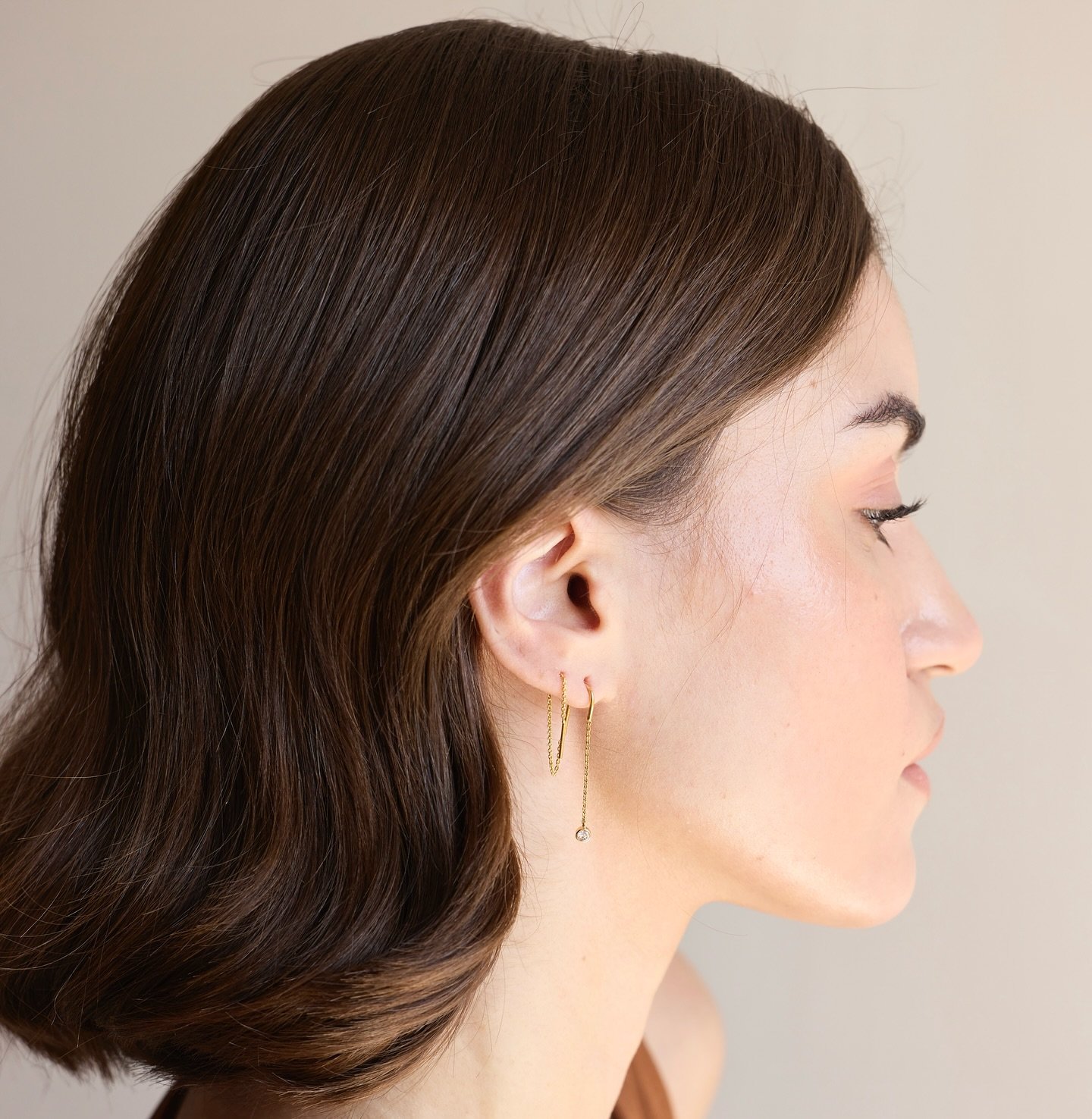 A whisper of gold, a hint of diamond, and a whole lot of glow.
Our 14k solid gold threader earrings are designed to pair with your everyday favorites for that signature understated-luxe look.

#14kGold #FineJewelry #GoldEarrings #DiamondEarrings #Min