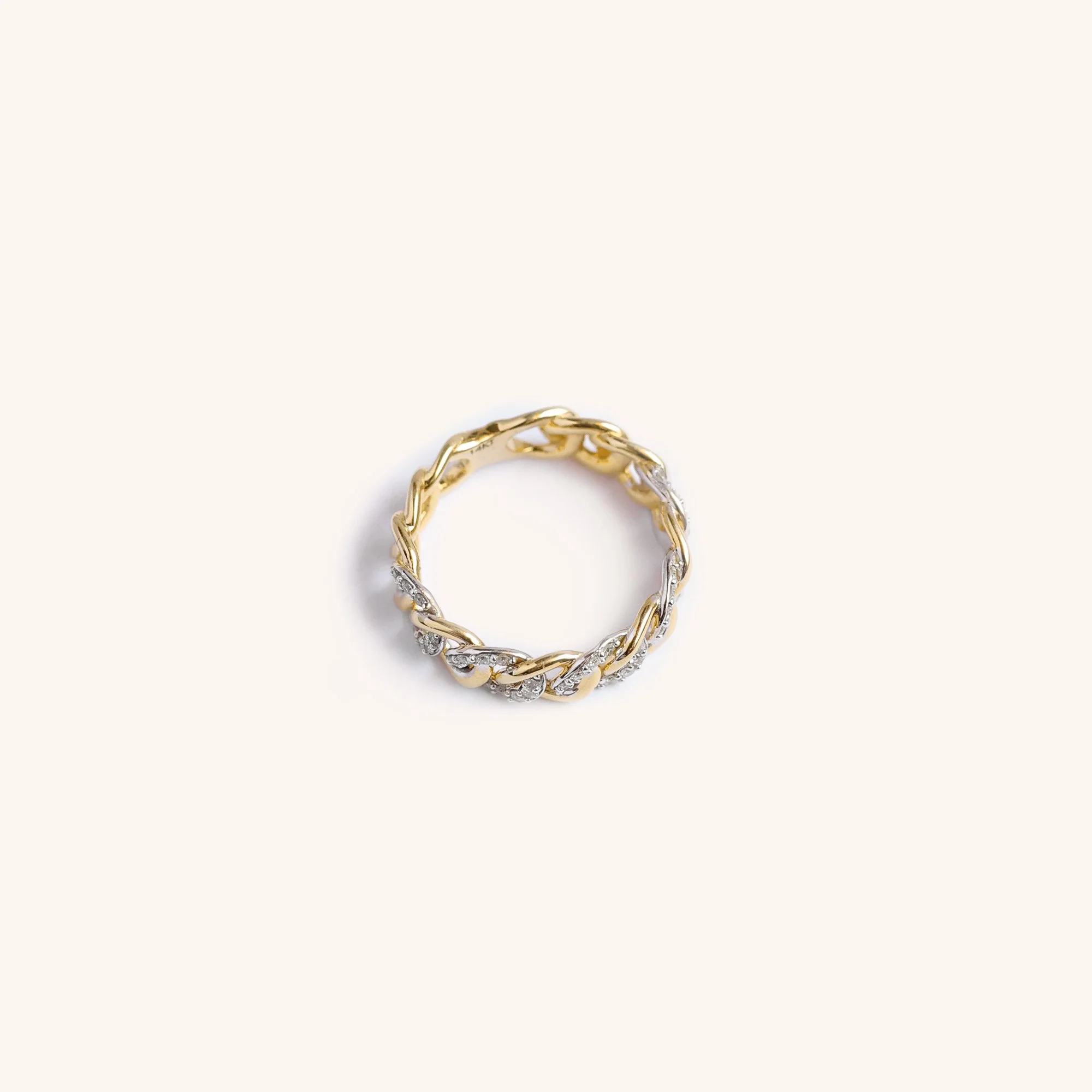 Close-up of white and yellow gold links with diamonds, Zikr craftsmanship.