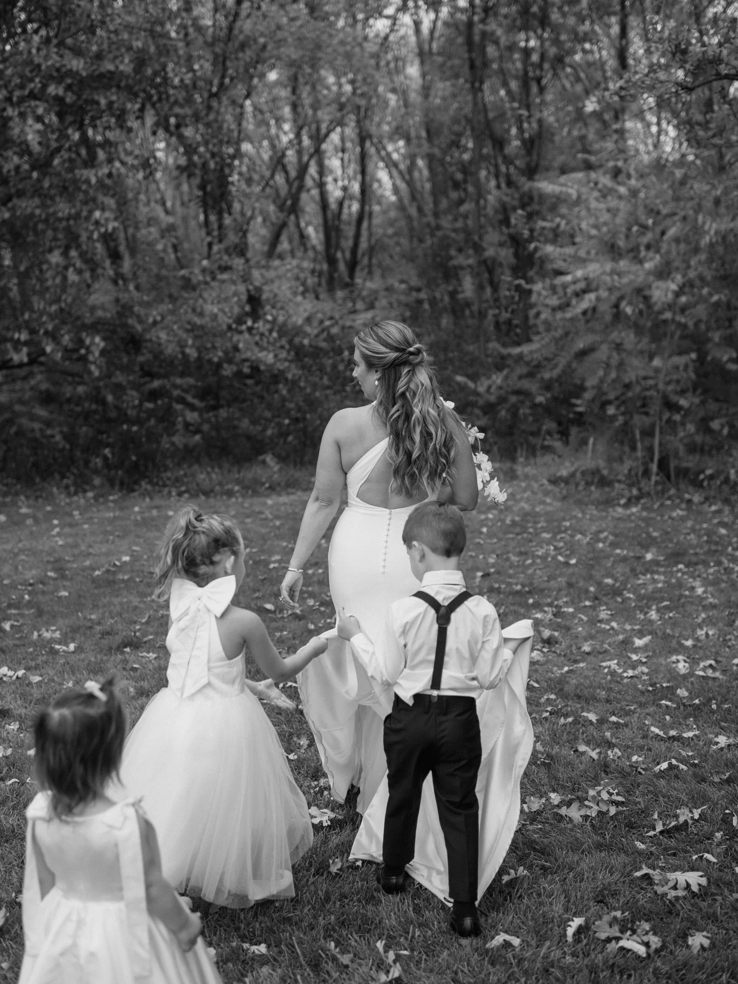 They looked at Christina like she was a real life princess. Kids are so fun at weddings 🥲