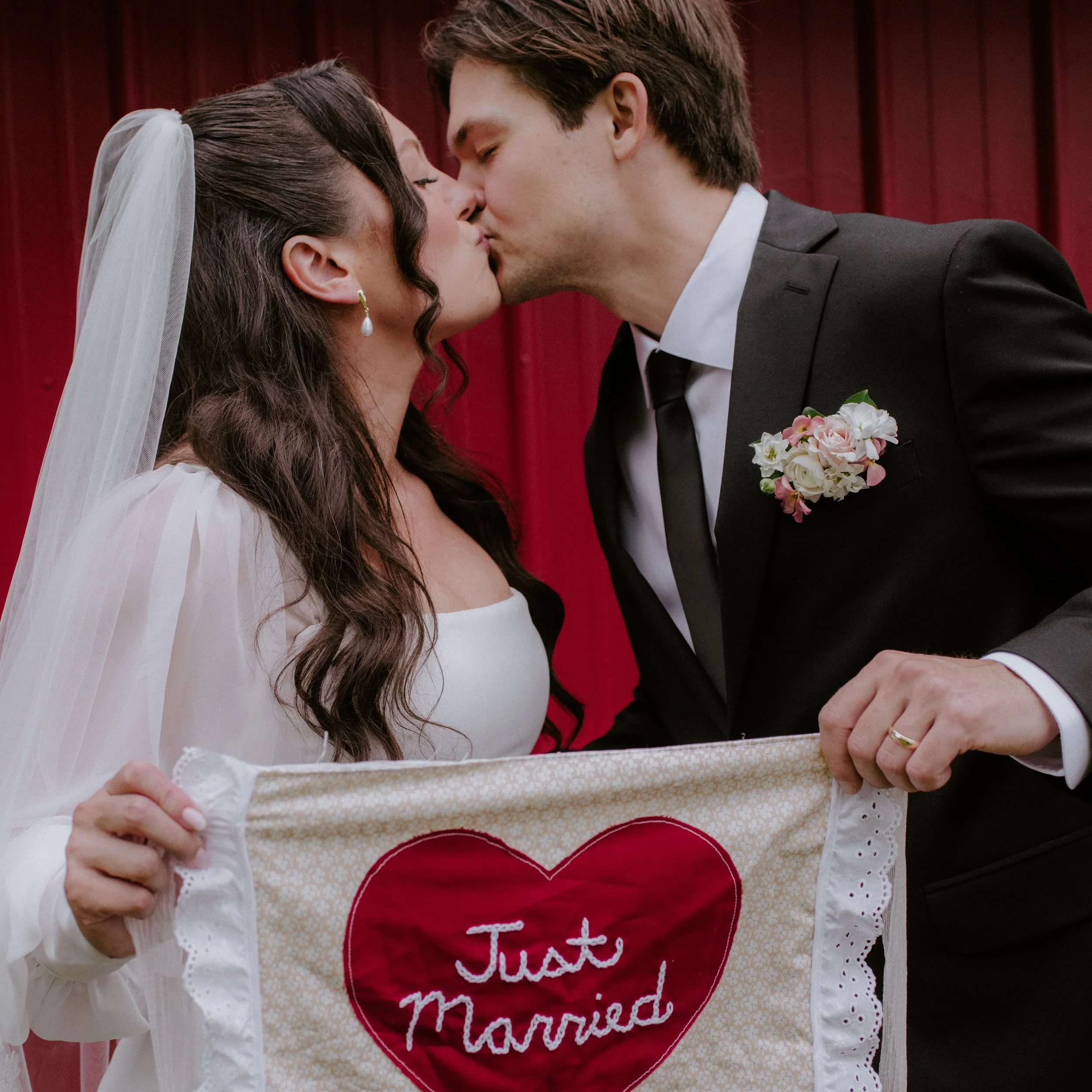 Fell in love with the Mudds a few weeks ago ❣️so much to share from this day but I&rsquo;ll start here. So much intentionality behind every aspect of this backyard wedding. I adore these two