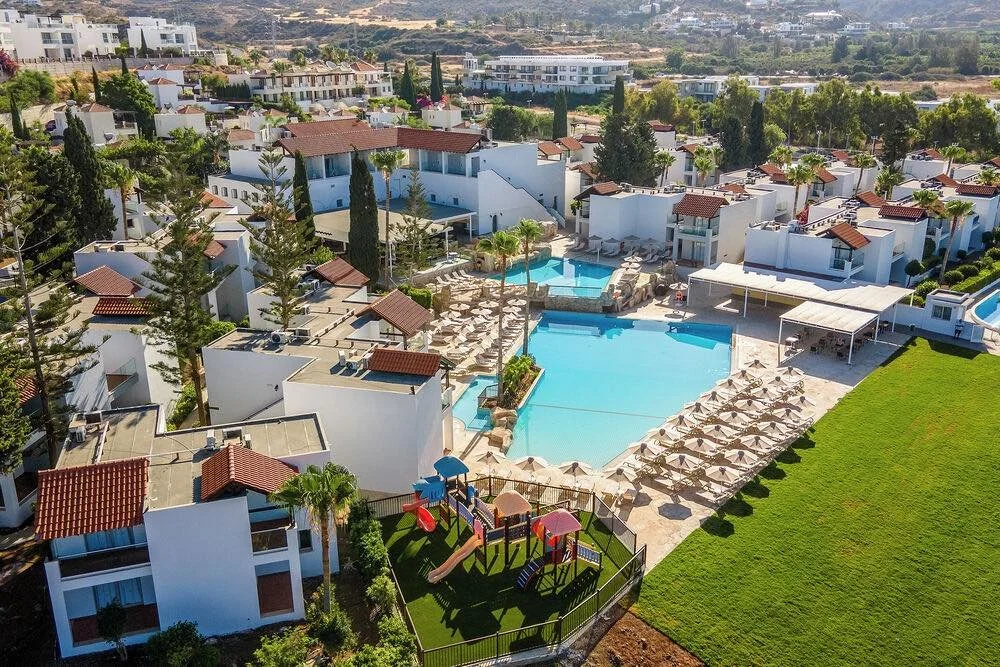 🌴 Coral Bay Family Escape from &pound;549pp with Jet2holidays 🌴
Sun, slides &amp; stress-free family time in Cyprus ☀️💦

📍 Kapetanios Aqua Resort, Coral Bay
Half Board | 3★+ | 7 Nights
🗓 Departing 7th May
👨&zwj;👩&zwj;👧&zwj;👦 Based on 2 adult