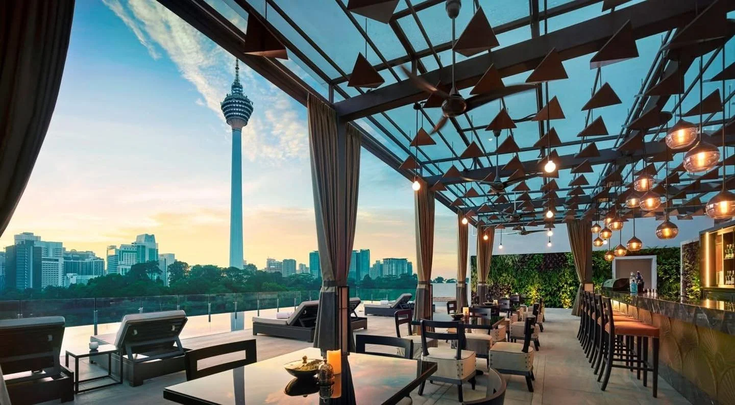 ☀️✈️ 𝗠𝗔𝗟𝗔𝗬𝗦𝗜𝗔 &amp; 𝗩𝗜𝗘𝗧𝗡𝗔𝗠 𝗧𝗪𝗜𝗡-𝗖𝗘𝗡𝗧𝗥𝗘 𝗛𝗢𝗟𝗜𝗗𝗔𝗬 🧳🌴
𝗖𝗶𝘁𝘆 𝘀𝗶𝗴𝗵𝘁𝘀 𝗶𝗻 𝗞𝘂𝗮𝗹𝗮 𝗟𝘂𝗺𝗽𝘂𝗿 𝗮𝗻𝗱 𝗯𝗲𝗮𝘂𝘁𝗶𝗳𝘂𝗹 𝗗𝗮 𝗡𝗮𝗻𝗴 𝗯𝗲𝗮𝗰𝗵𝗲𝘀 𝗳𝗿𝗼𝗺 &pound;𝟭,𝟯𝟵𝟵𝗽𝗽

Why choose between a vibrant