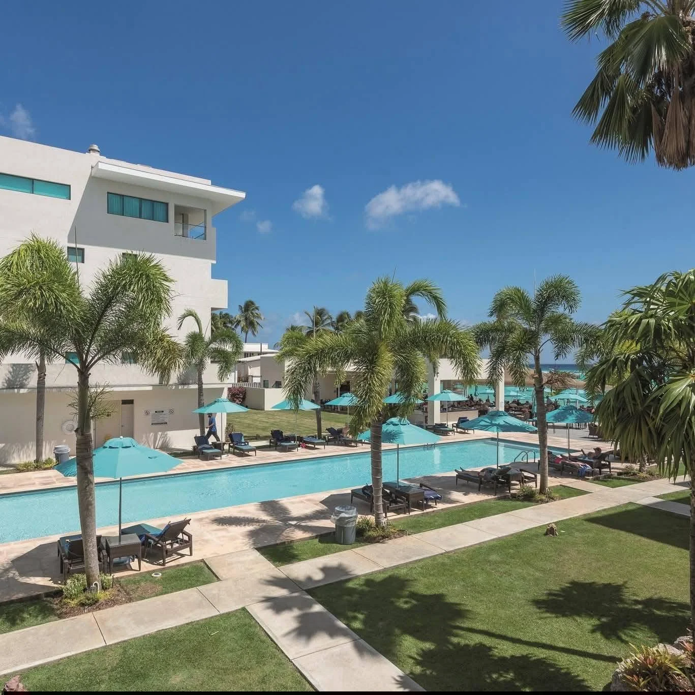 🎄🌴 Dreaming of Christmas and New Year in the Caribbean? 🌴🎄

Swap the cold weather, early sunsets and winter coats for golden beaches, turquoise waters and Caribbean sunshine this festive season! ☀️🏝️

Spend Christmas and New Year in beautiful Ba
