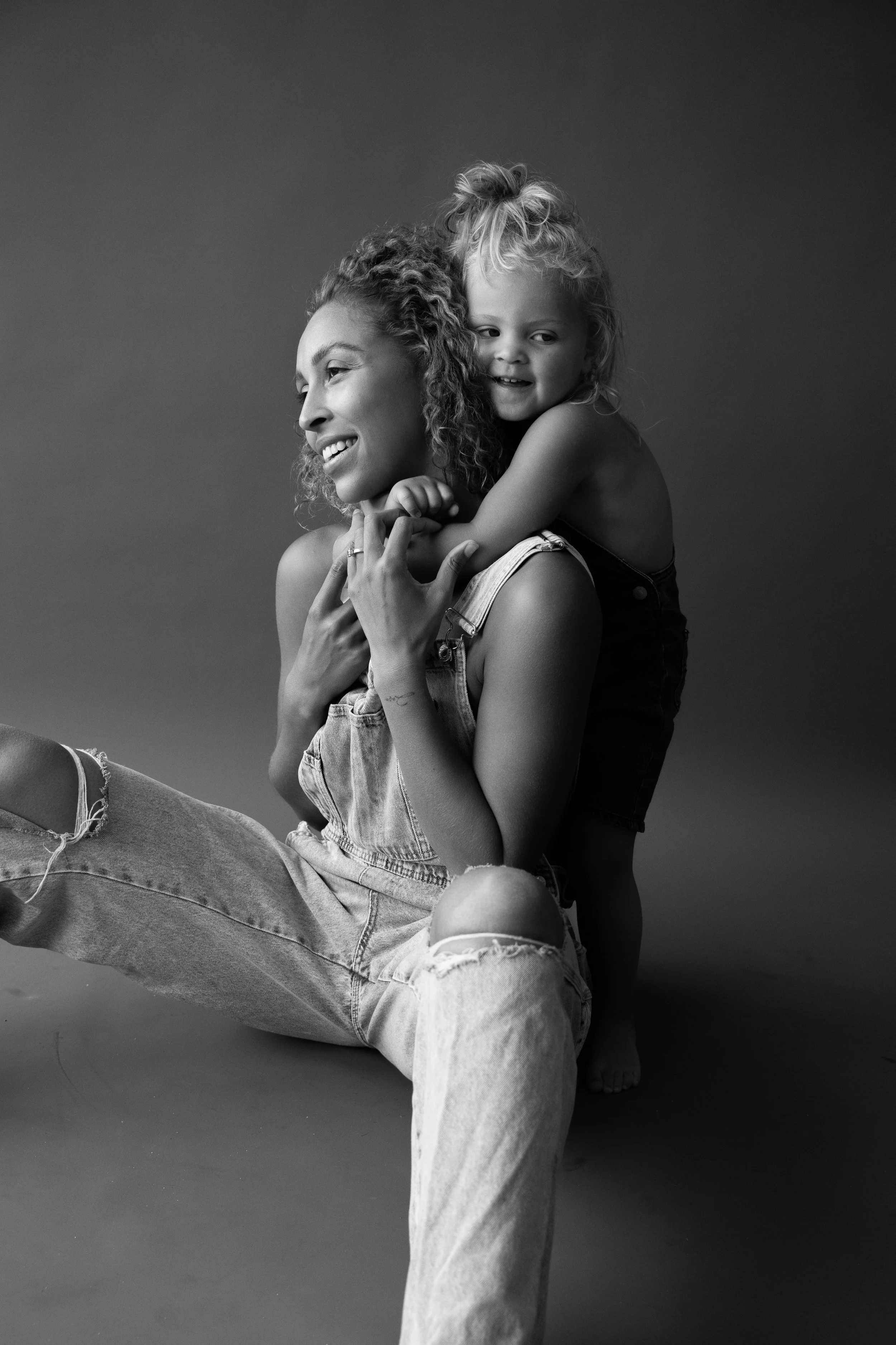 portret van moeder en dochter in de studio