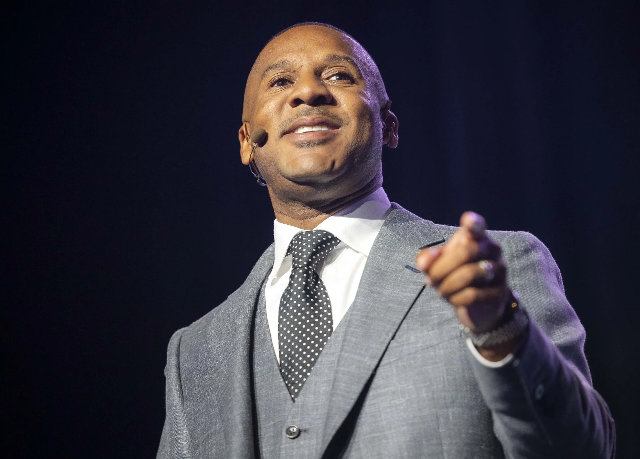 Chris Robinson | Dynamic Leadership Speaker for High-Impact Events - 36-resized.jpg