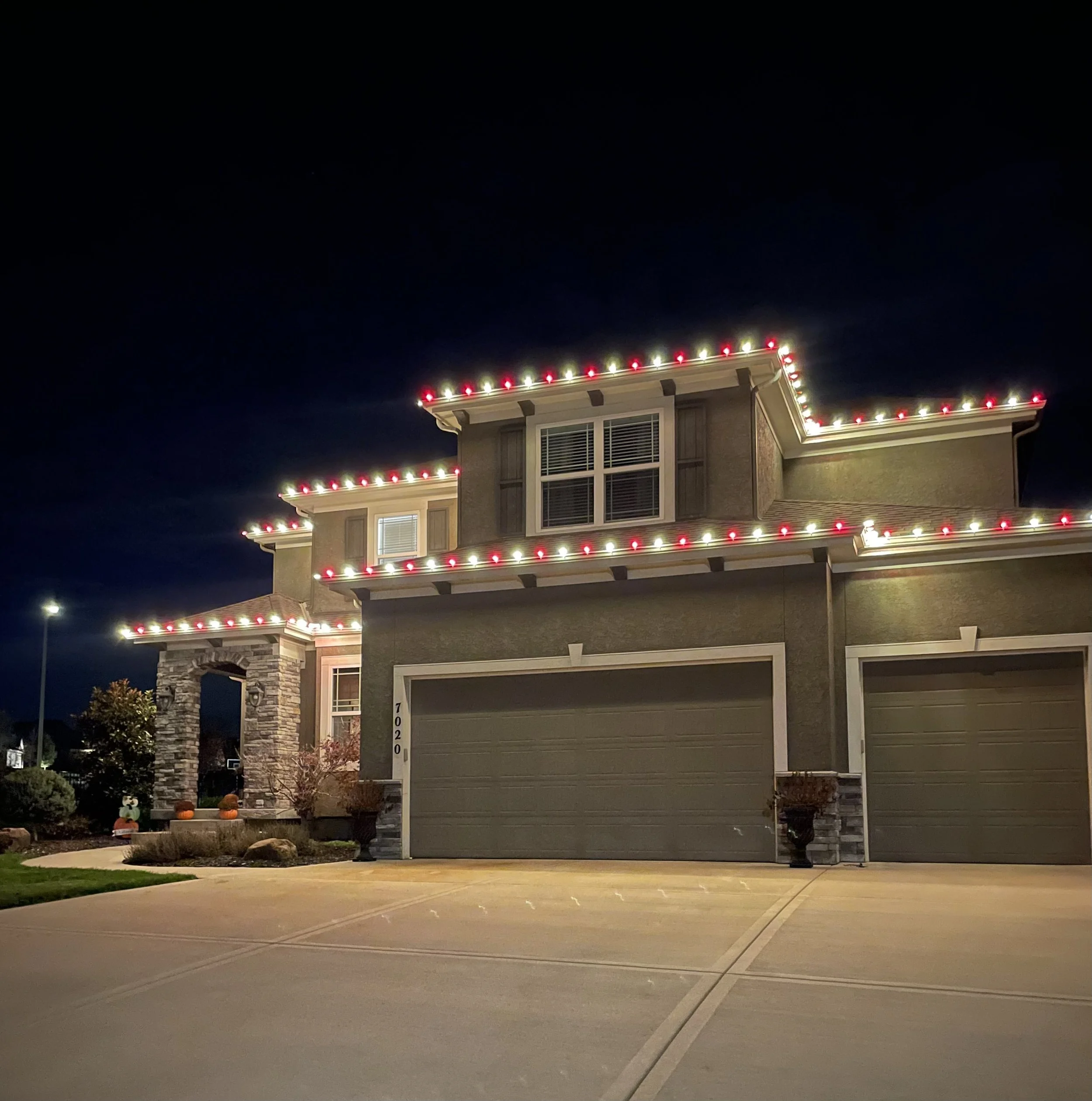 Why More Kansas City Homeowners Are Hiring Professionals for Christmas Lights