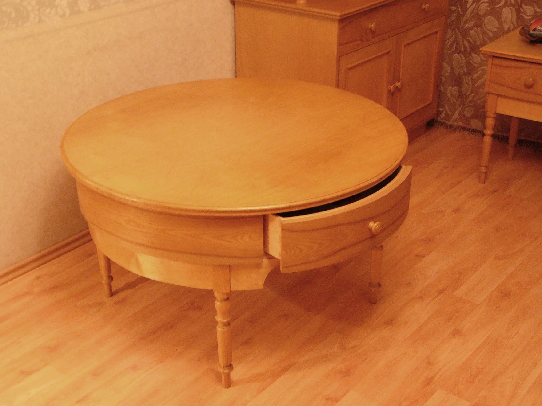 JB mebeles_04b_lielais galds.jpg