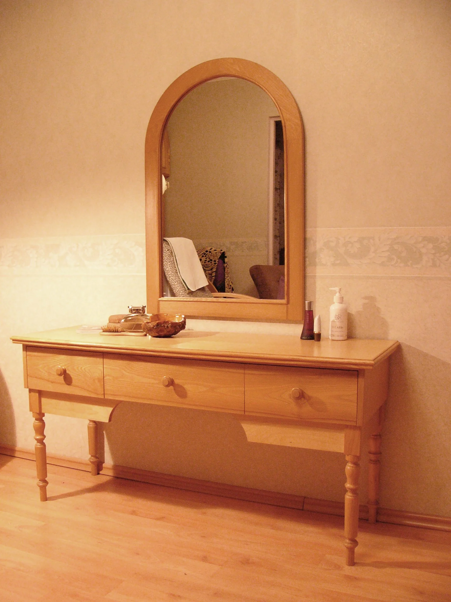 JB mebeles_02b_mazais galds_spogulis.jpg