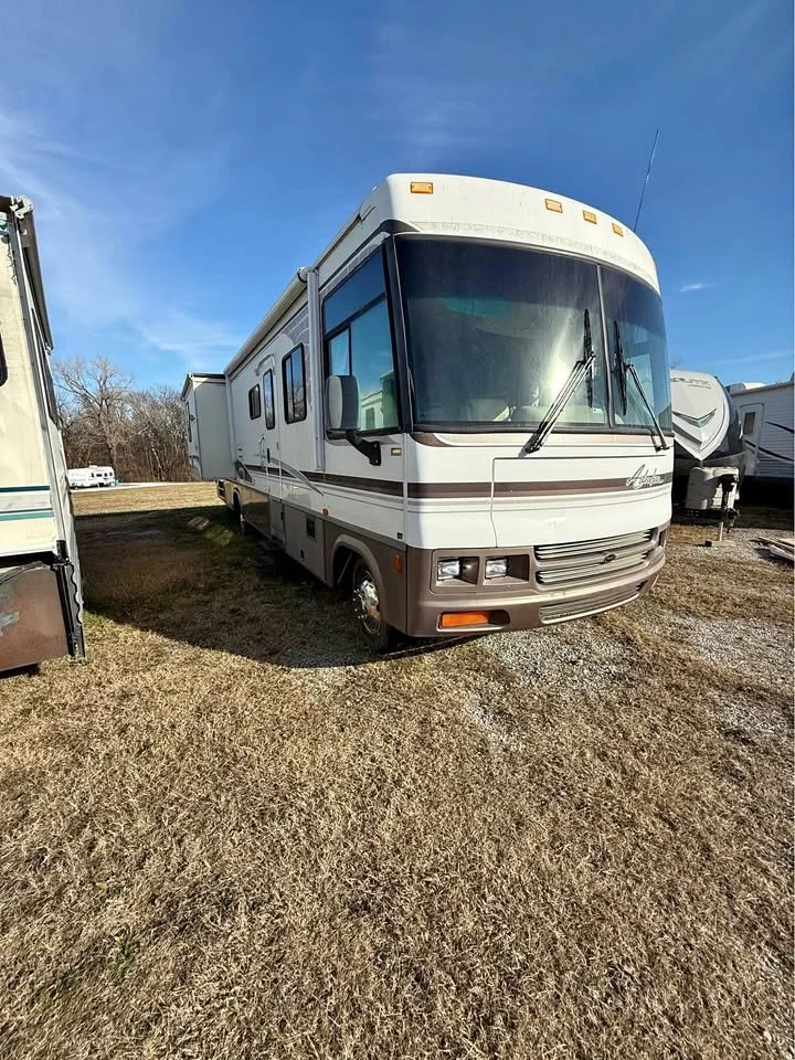 2000 Winnebago Adventurer