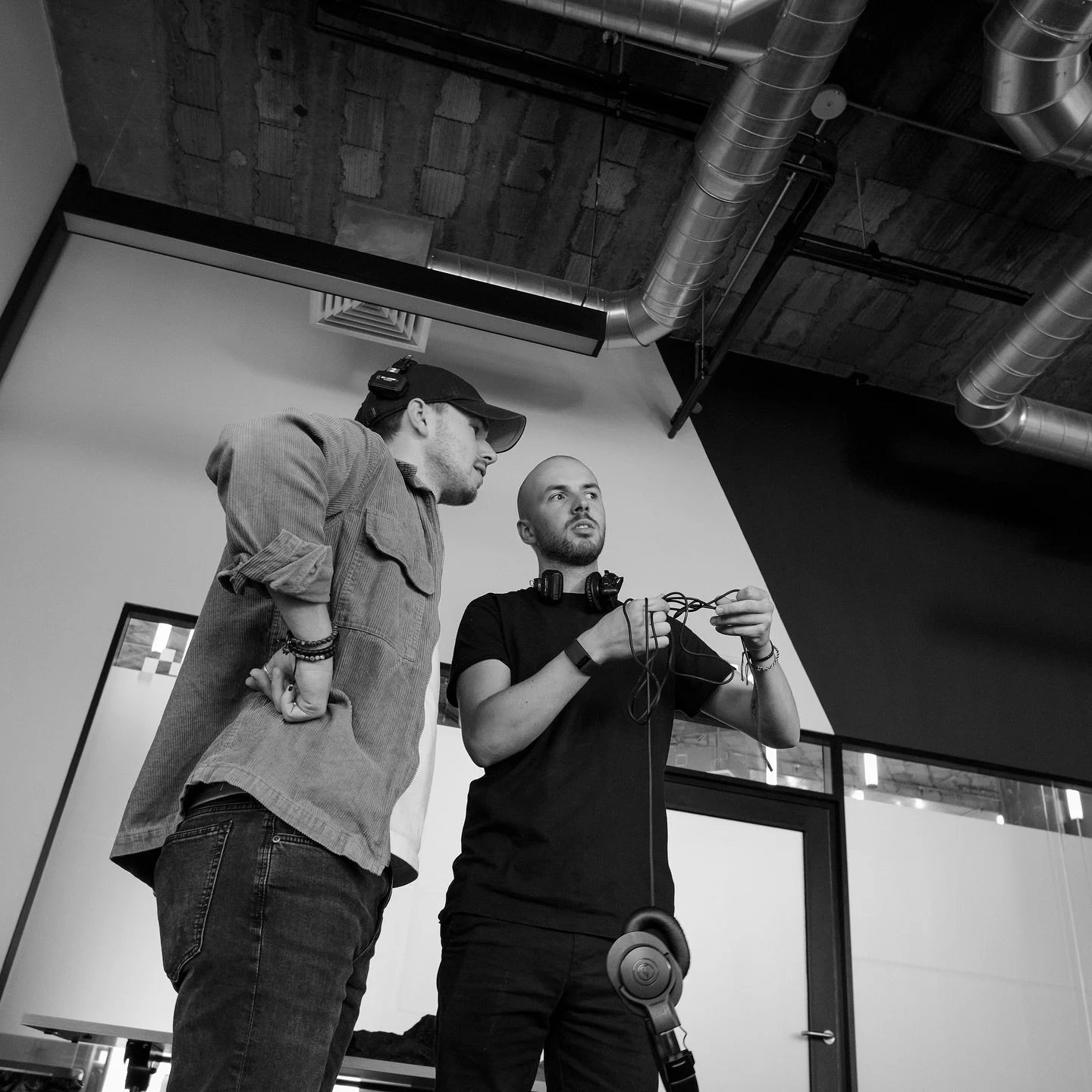 It's kinda rare that I feature in BTS, often being the one shooting it, but when I do - it's gotta be by @summer__reynolds 📸

Great moments from an incredible week recently shooting comedy content for @klientboost &amp; @deadpan.agency 💀 What a ple