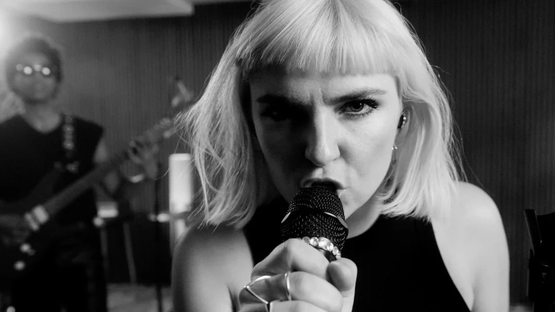 Easing back into the IG saddle with a throwback to a personal fave project from 2025 - @annabarrowman's studio live sessions at @dalstonlanestudios_ 🎵🎥

It's rare that someone actually indulges my desire to shoot everything in black &amp; white, so