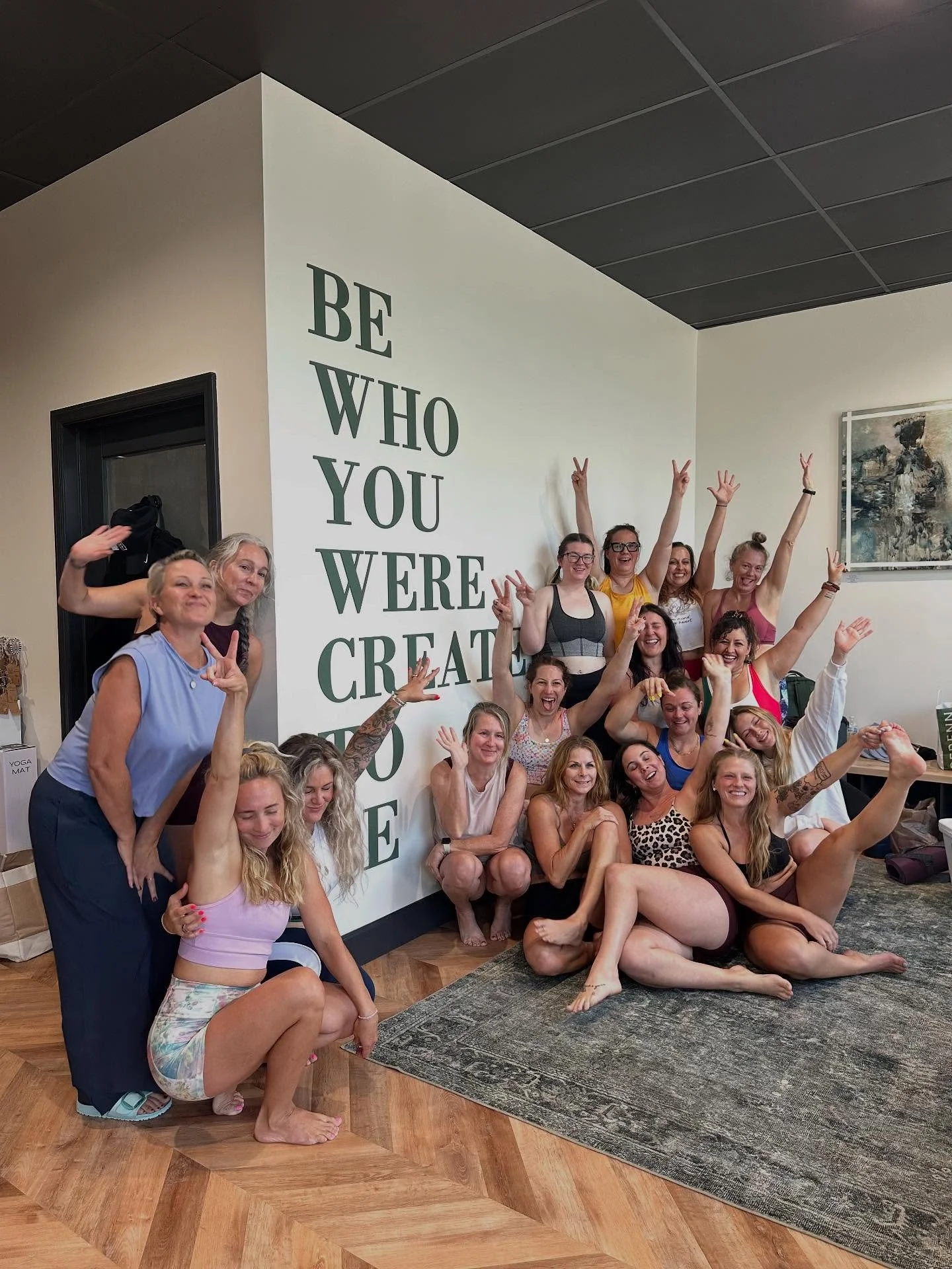 Julio 26, 2025
❤️&zwj;🔥Este fin de semana cambi&oacute; mi vida 🐦&zwj;🔥

Desde sorprender a Katelynn con decoraciones de despedida de soltera, hasta fiestas de pintura, y culminando con una poderosa certificaci&oacute;n de Buti Yoga que me abri&oa