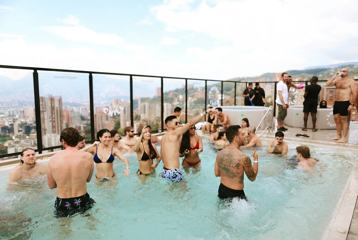 Community is the new currency &amp; always will be🌎✨
-
Behind the scenes during the amazing wellness networking event W/ @sweatandchillmedellin hosted at @kiin.living ❗️
-
📸 @cammmmera