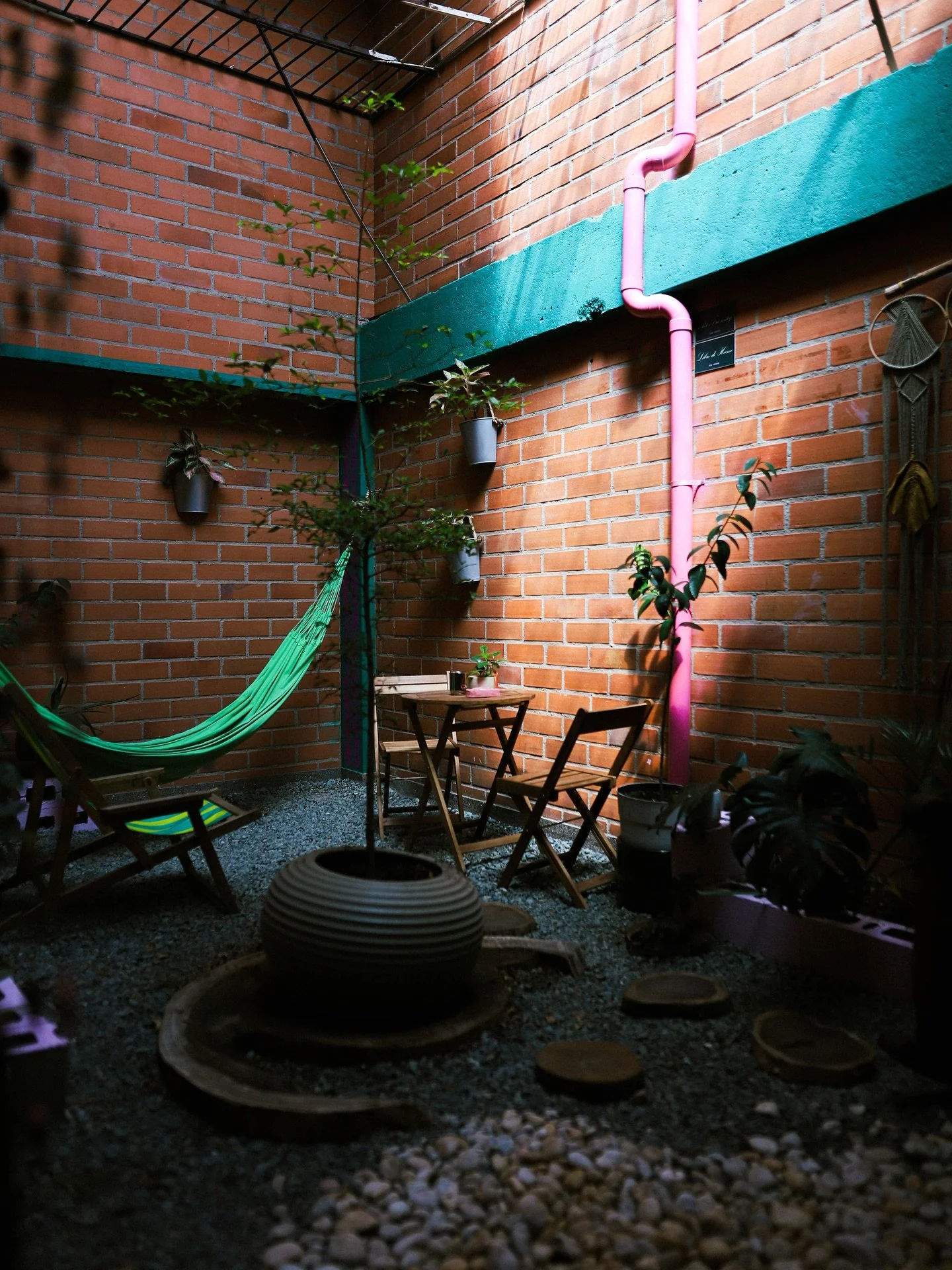 &ldquo;When you look good you feel good!&rdquo;
-
The place where vibing out and self care meet. 💅🏽💆&zwj;♂️
-
📍 @casapradera_