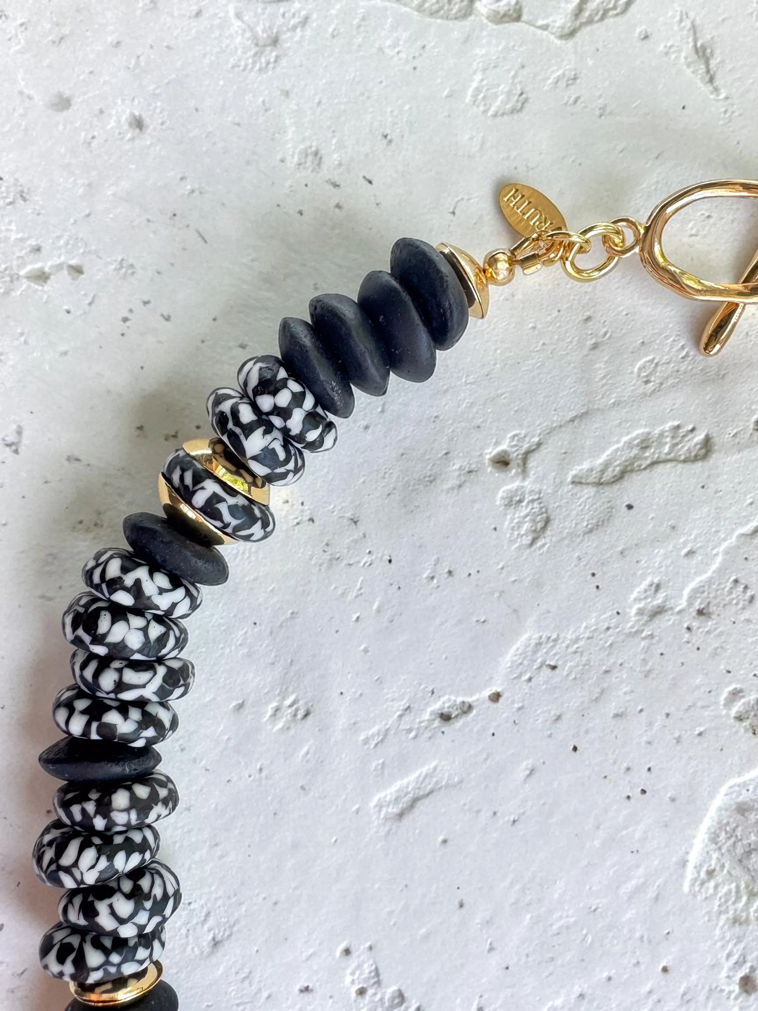 THE QUEEN S HIVE-KAHINA CLOSE UP.jpg