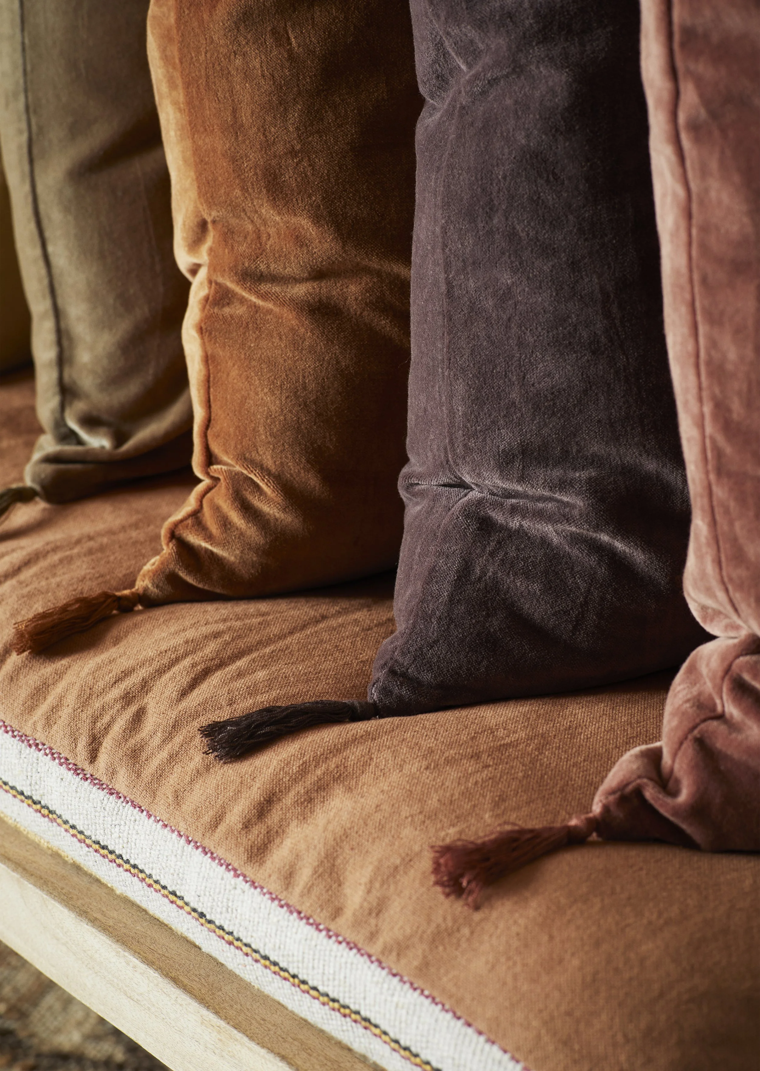 Velvet cushion with tassels