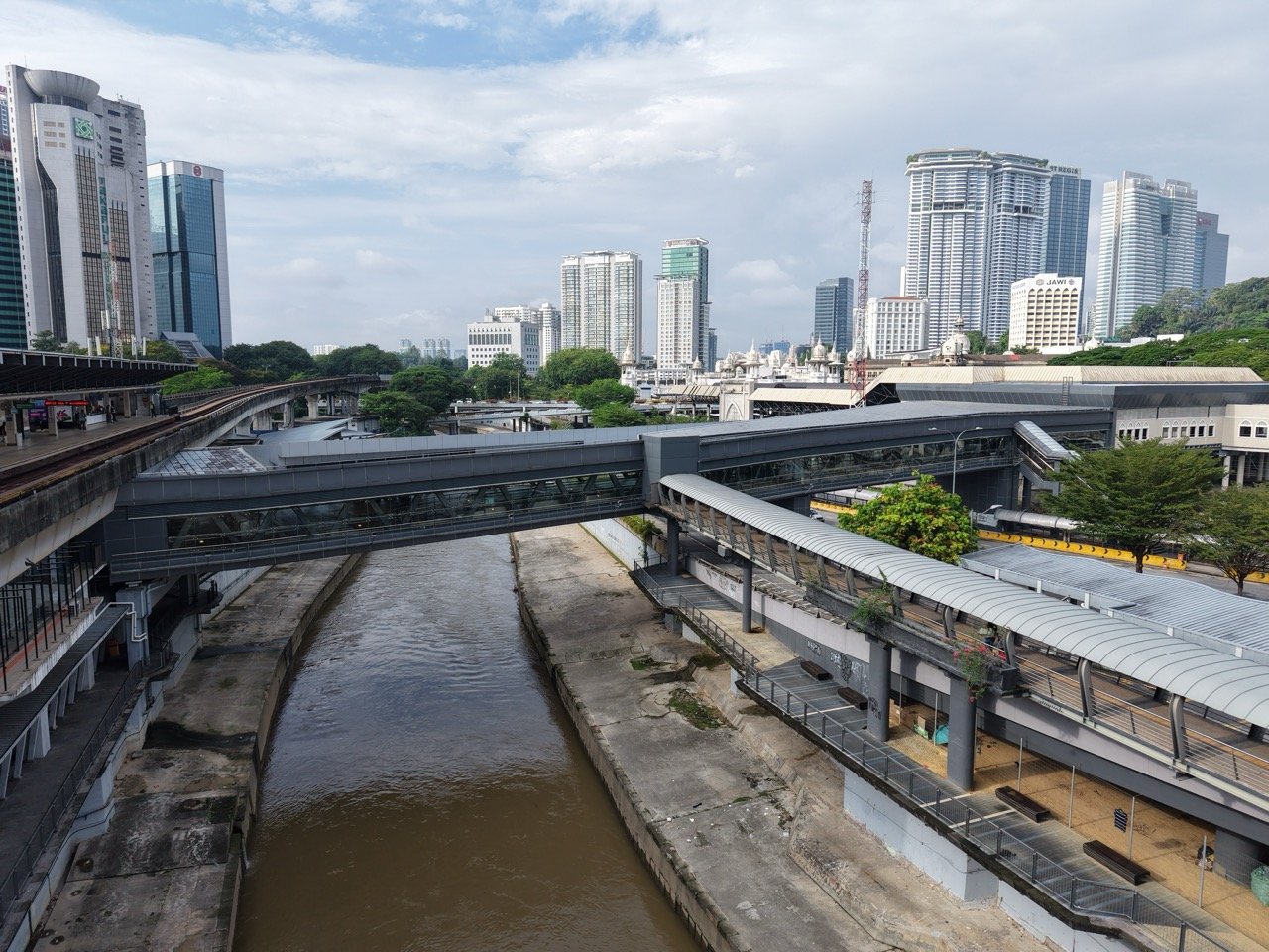 Pasar Seni 100m Bridge