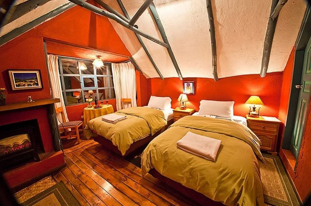 twin room.jpg