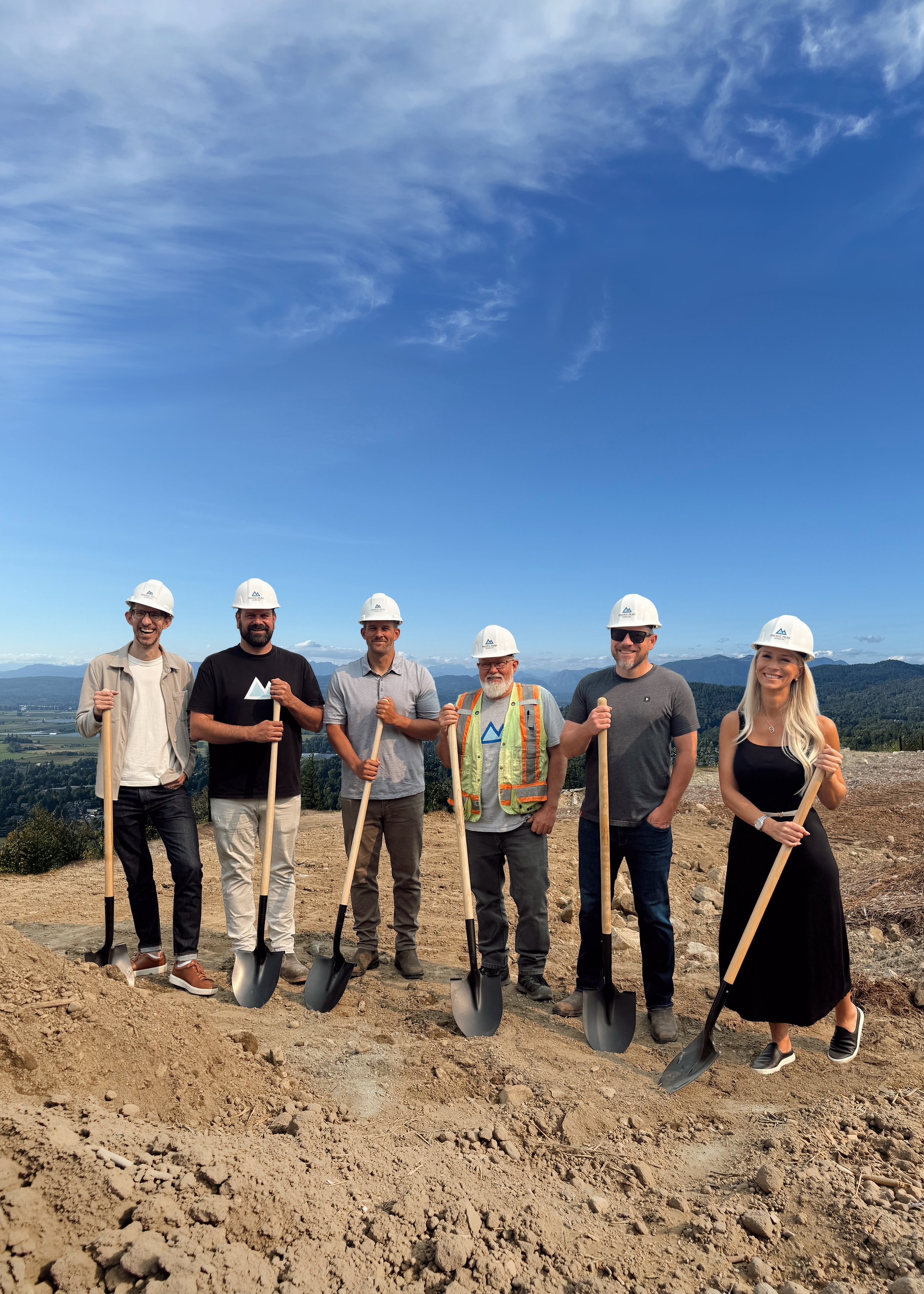 Located in Abbotsford, B.C., our Pacific Peak Homes team, alongside our valued partners, has officially broken ground on Vicarro Skyline, a new gated estate community on Eagle Mountain