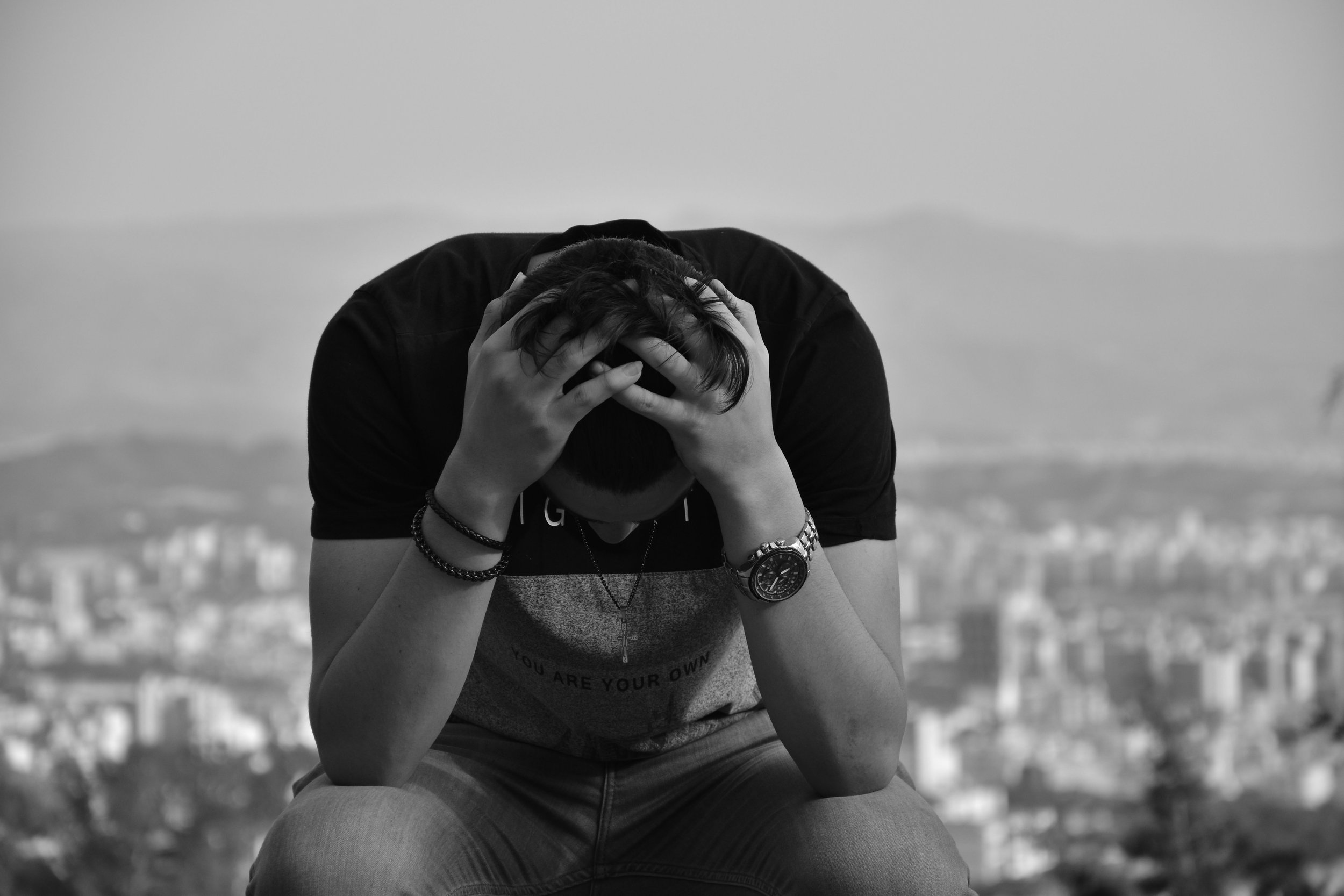 8 Signs of Unresolved Trauma That Show Up in Daily Life